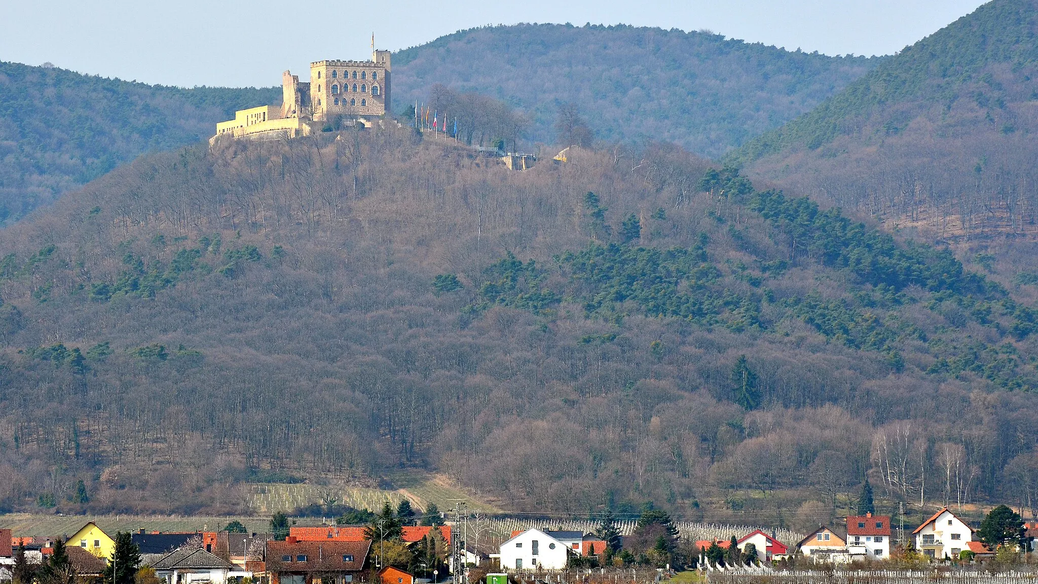 Photo showing: Hambach Castle