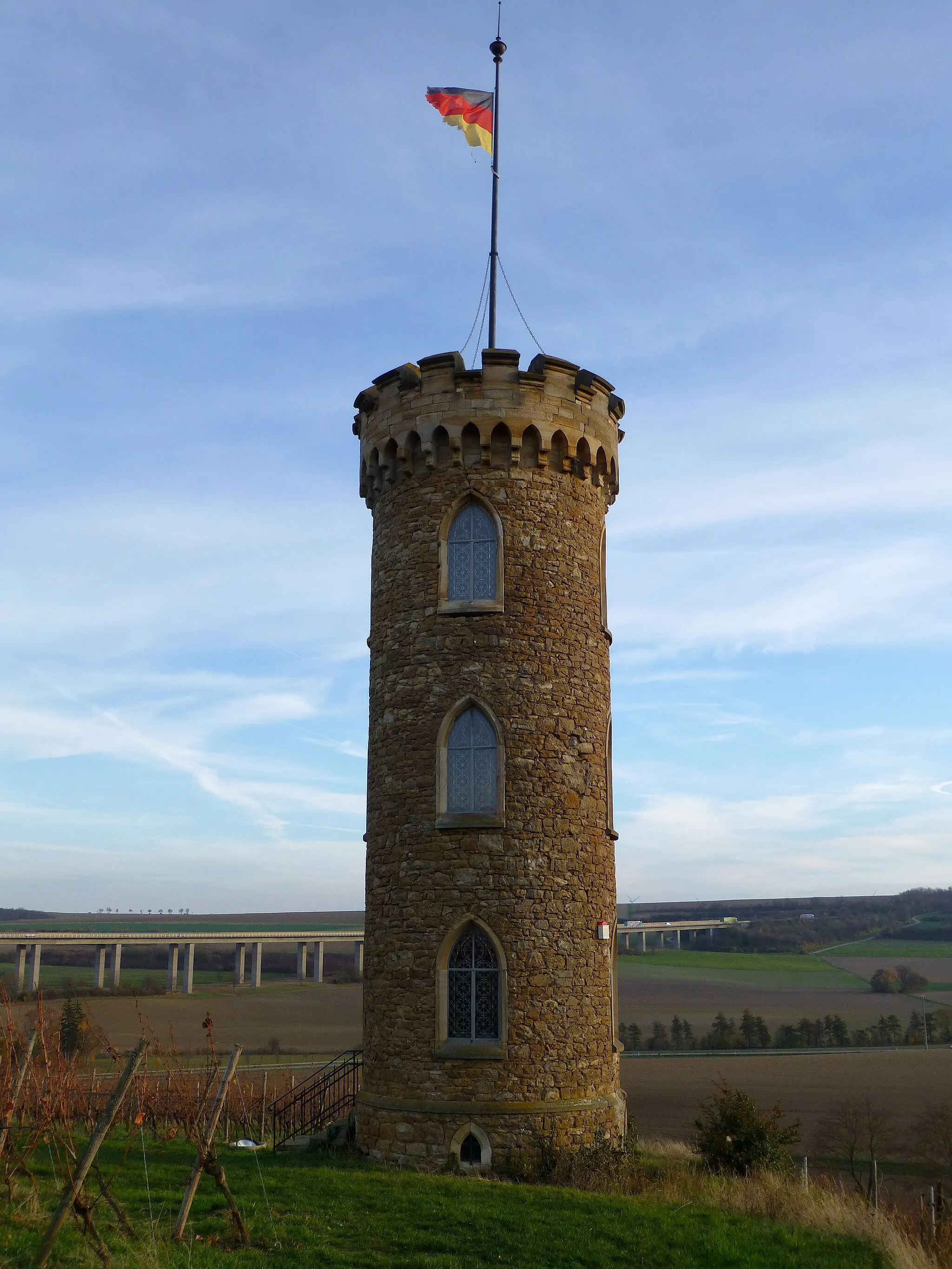 Photo showing: Heiligenblut-Turm, Blick vom Eingangstor am Weinberg