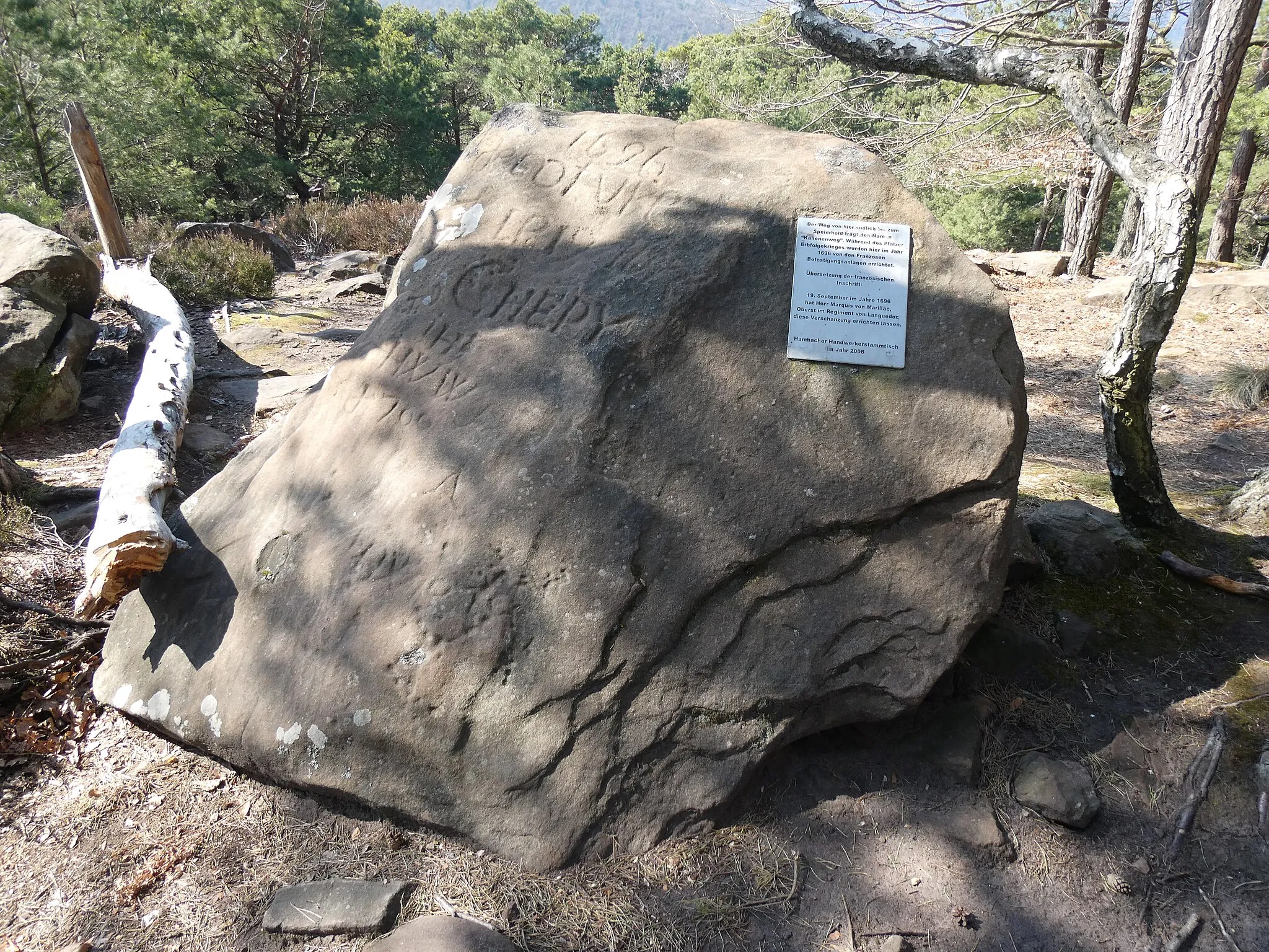 Photo showing: Nollenkopfgipfel - Inschriftenstein 1696 (Pfälzerwald)