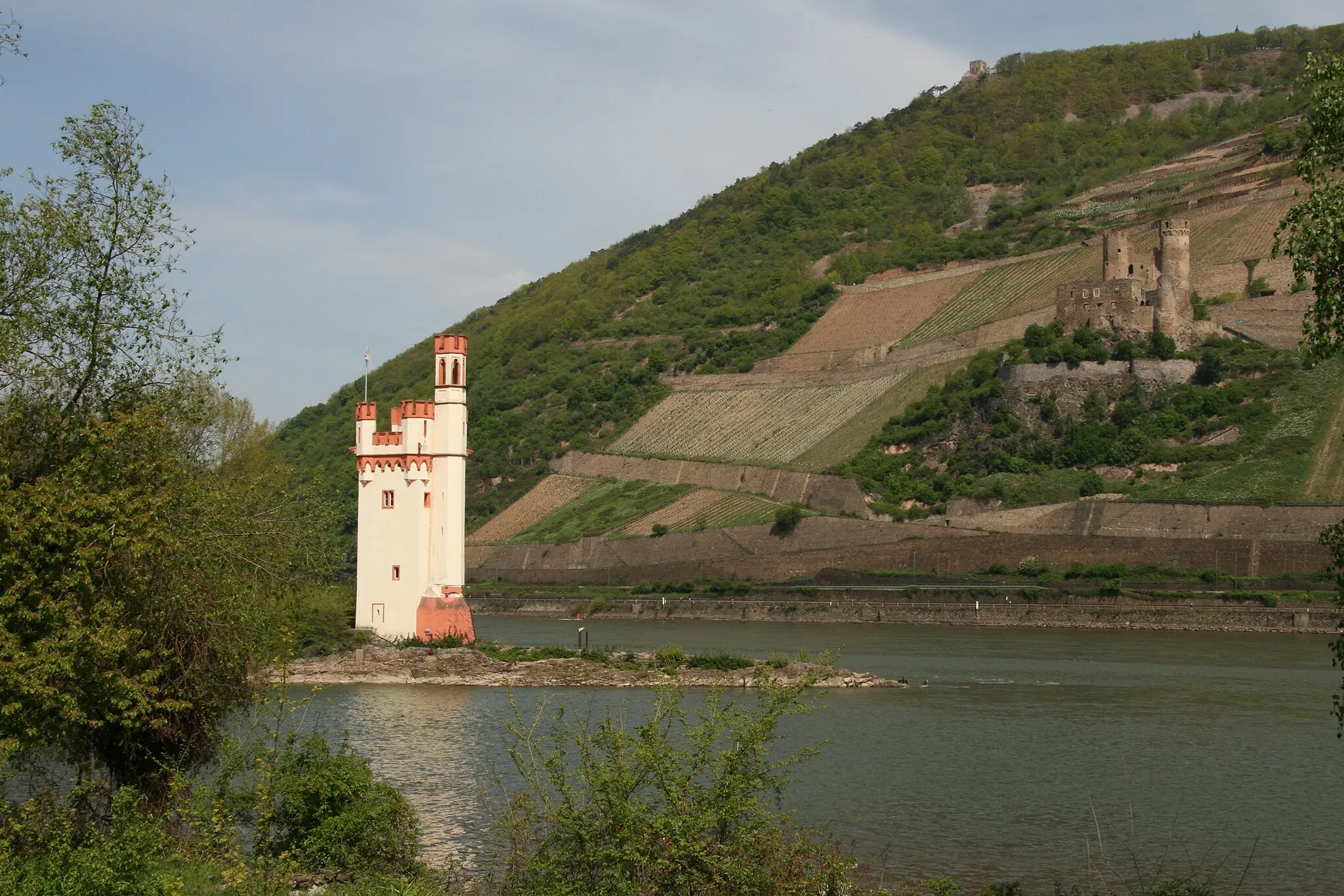 Photo showing: Der Binger Mäuseturm und die Ruine Ehrenfels bei Rüdesheim am Rhein.