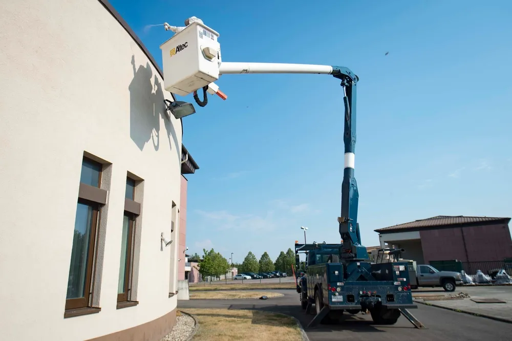 Photo showing: Infestation elimination [Image 4 of 9]
RAMSTEIN AIR BASE, BW, GERMANY
Arturo Basile, 786th Civil Engineer Squadron Pest Management specialist, sprays wasps with pesticide on Ramstein Air Base, Germany, Aug. 7, 2018. Wasp infestations are common in the summer time, and Pest Management clears them from buildings and aircraft to ensure Airmen can continue their mission in comfort and safety.
Date Taken:	08.07.2018
Date Posted:	08.28.2018 04:54
Photo ID:	4670199
VIRIN:	        180807-F-RA202-1036
Resolution:	4928x3280
Location:	RAMSTEIN AIR BASE, BW, DE

https://www.dvidshub.net/image/4670199/infestation-elimination