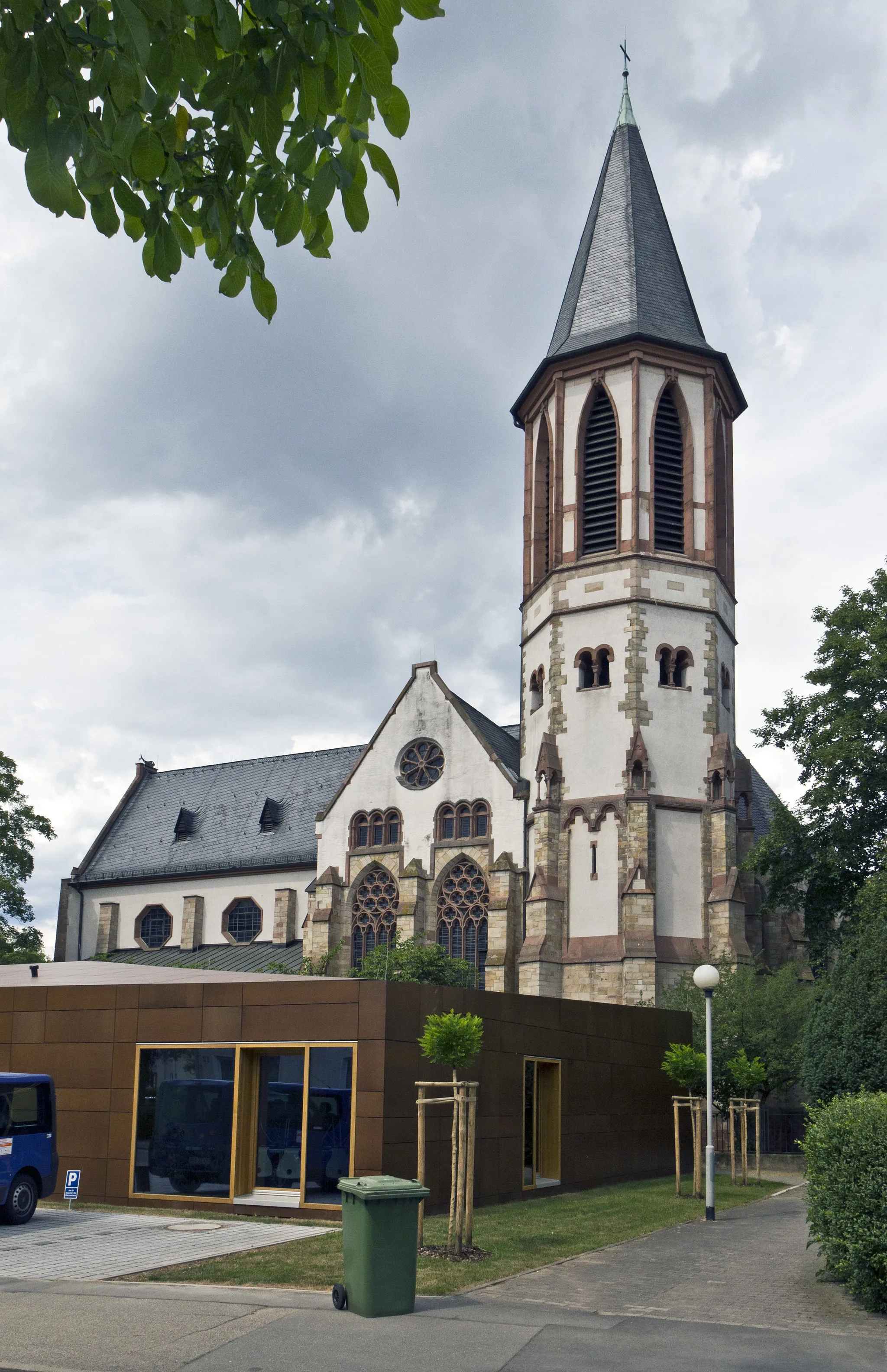 Photo showing: Ginsheim-Gustavsburg, Ortsteil Gustavsburg, katholische Herz-Jesu-Kirche