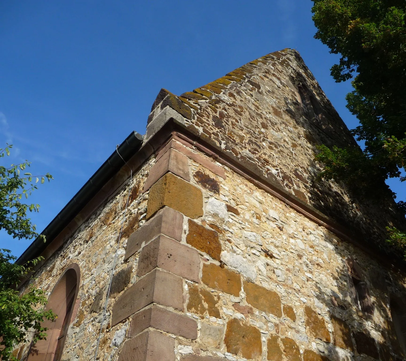 Photo showing: alte Asselheimer Kirche in der Ostergasse, gebaut um 1300