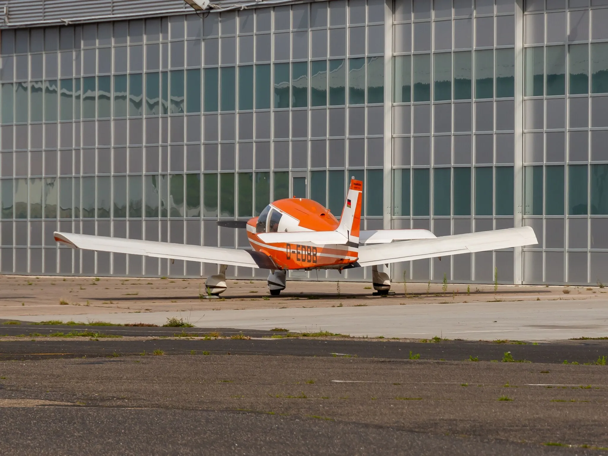 Photo showing: Robin HR100 at Mainz-Finten airfield