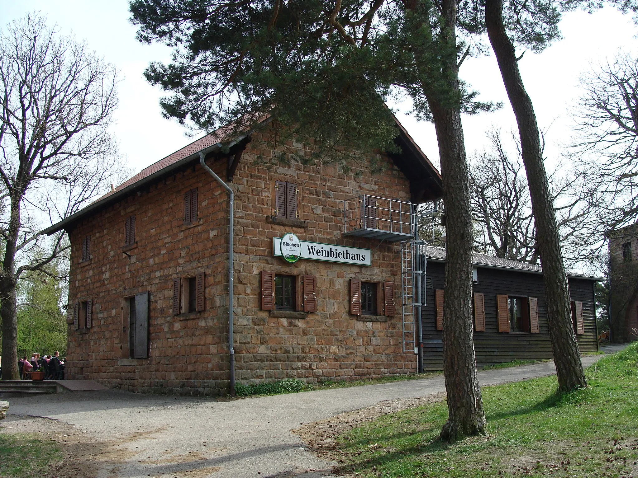 Photo showing: Weinbiethaus auf dem Gipfel des Weinbiet im Pfälzer Wald