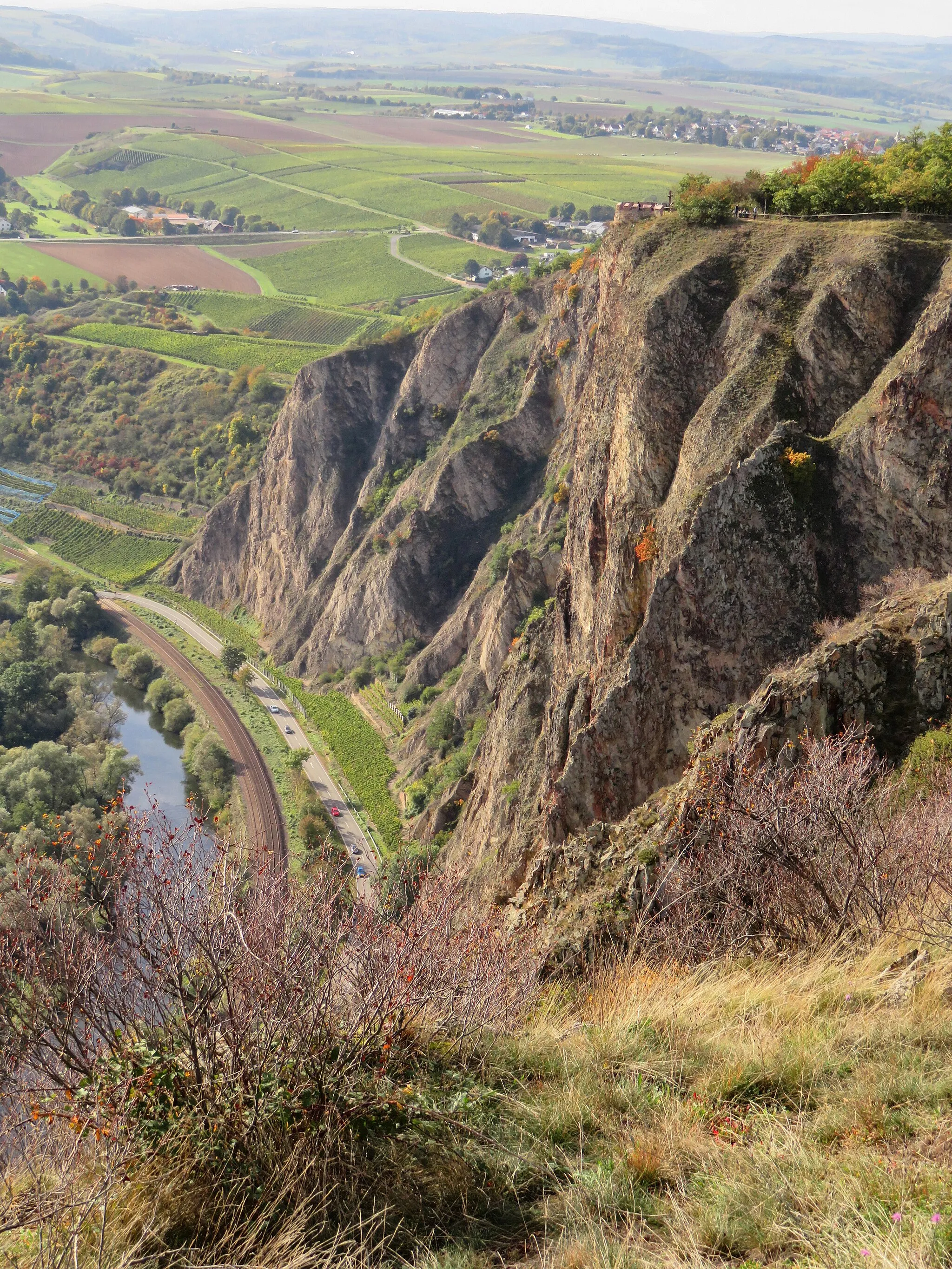 Photo showing: Blick auf den Rotenfels im gleichnamigen Naturschutzgebiet (NSG-7133-091) bei Bad Münster am Stein / Ebernburg.