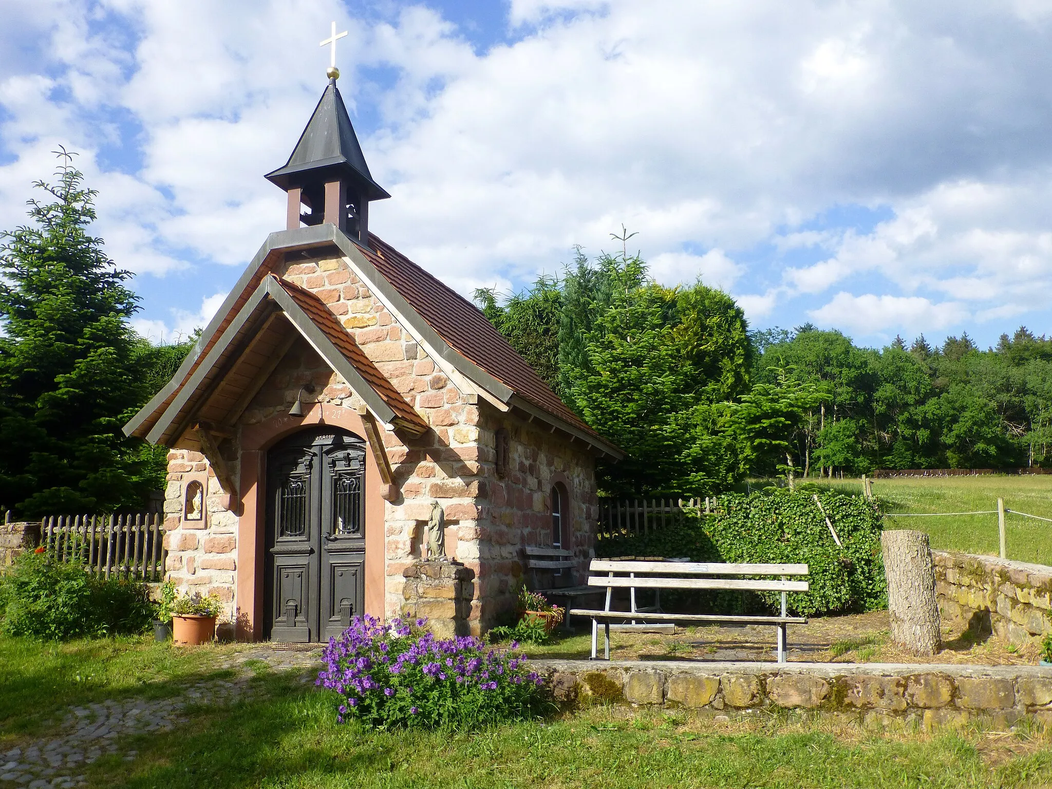 Photo showing: Deo Gratias Kapelle in Ober-Scharbach, einem Ortsteil von Grasellenbach