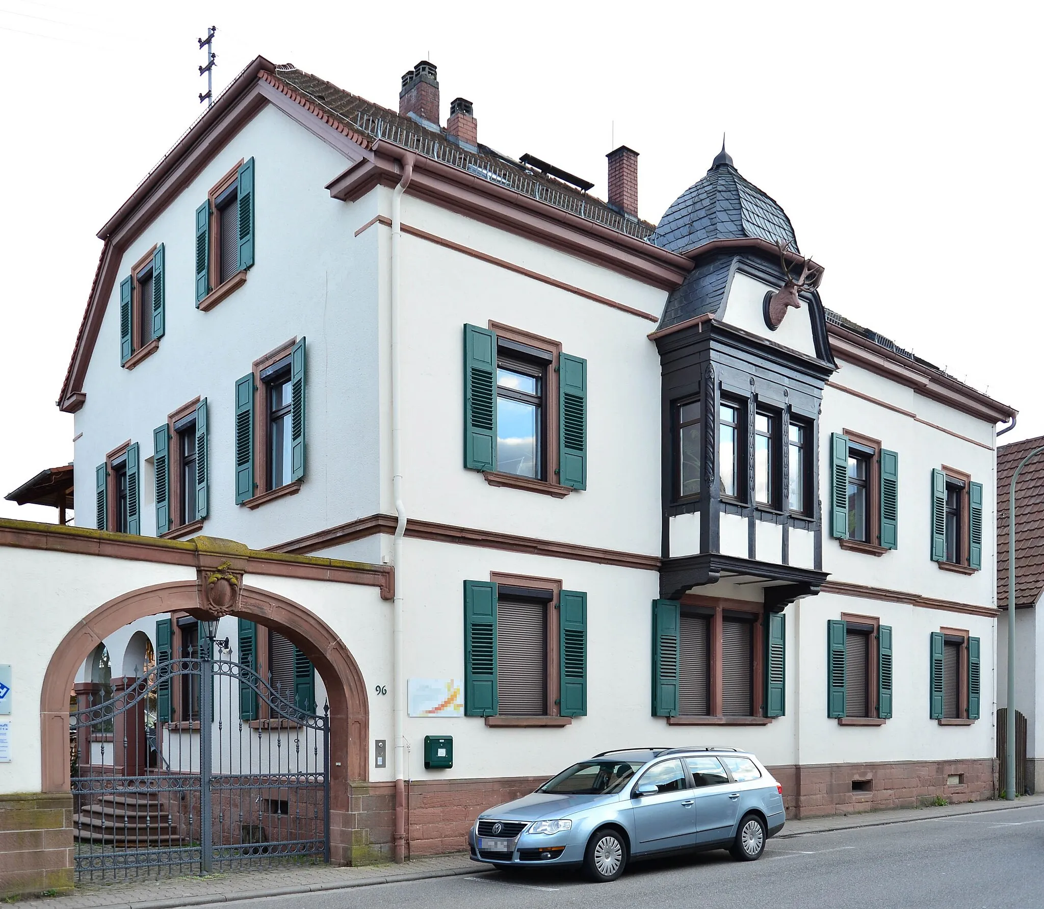 Photo showing: Diagonalansicht des Gebäudes Hauptstraße 96 in Schaidt