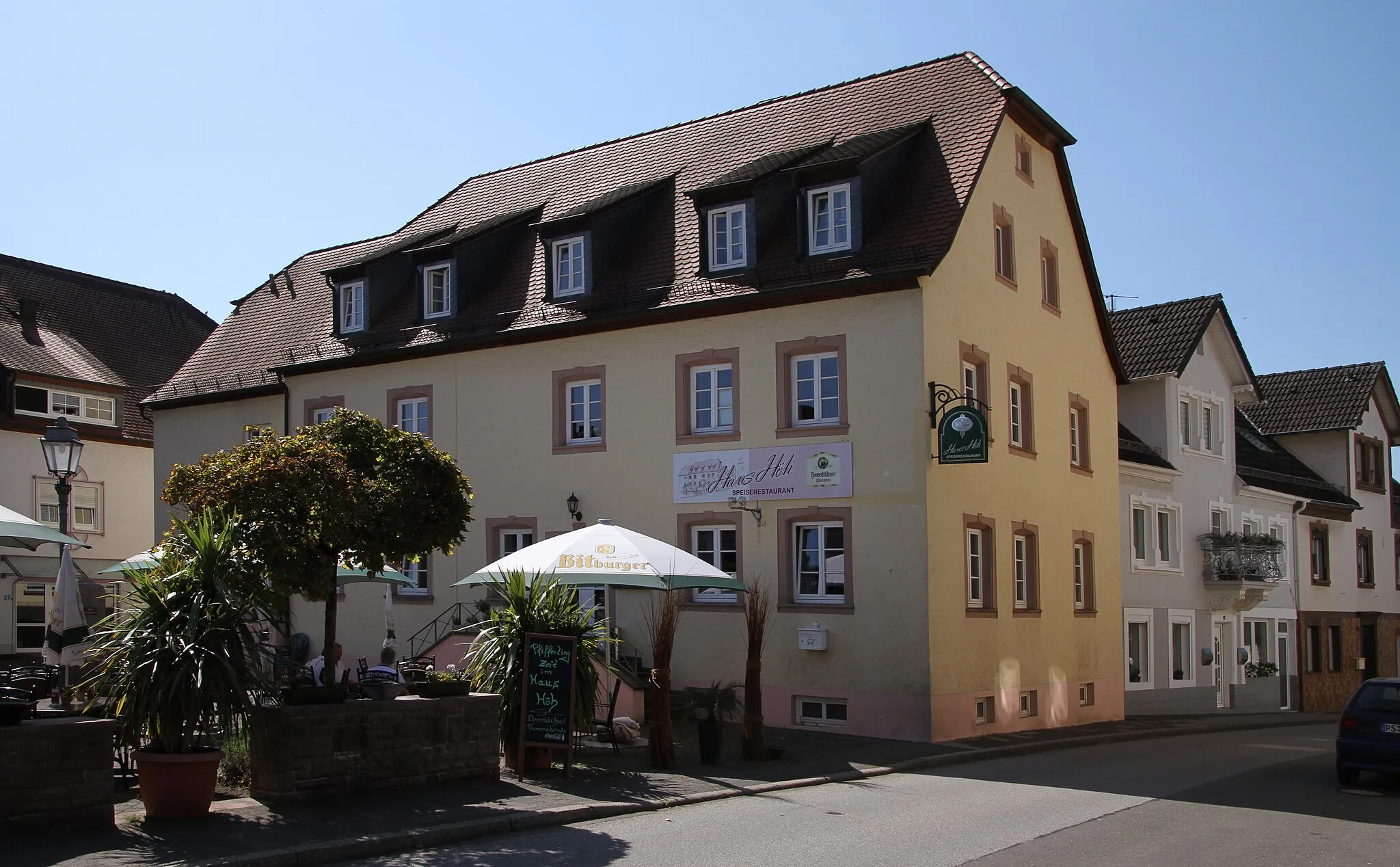 Photo showing: Thaleischweiler, Hauptstraße 27; Wohnhaus, Krüppelwalmdachbau in Ecklage, Freitreppe, 1838.