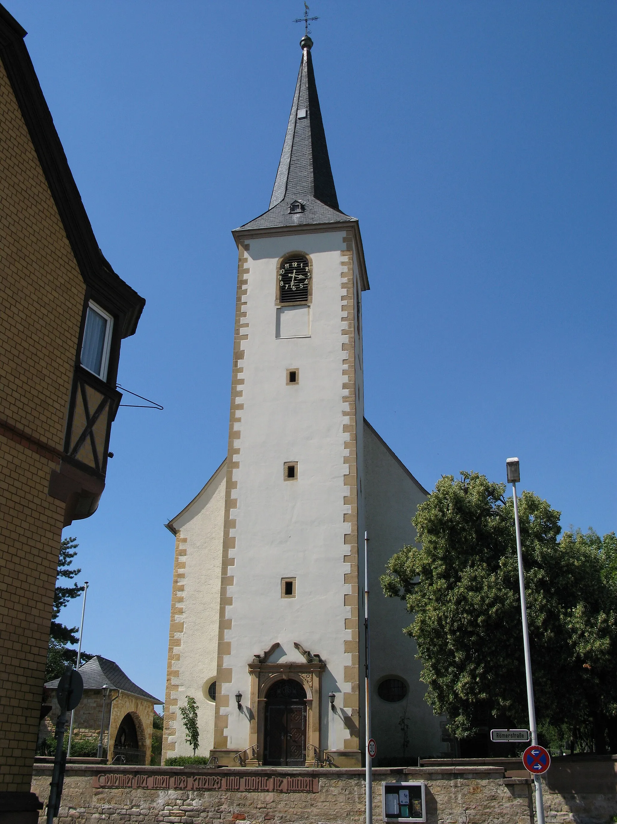 Photo showing: Kirche St. Laurentius in Mainz-Ebersheim