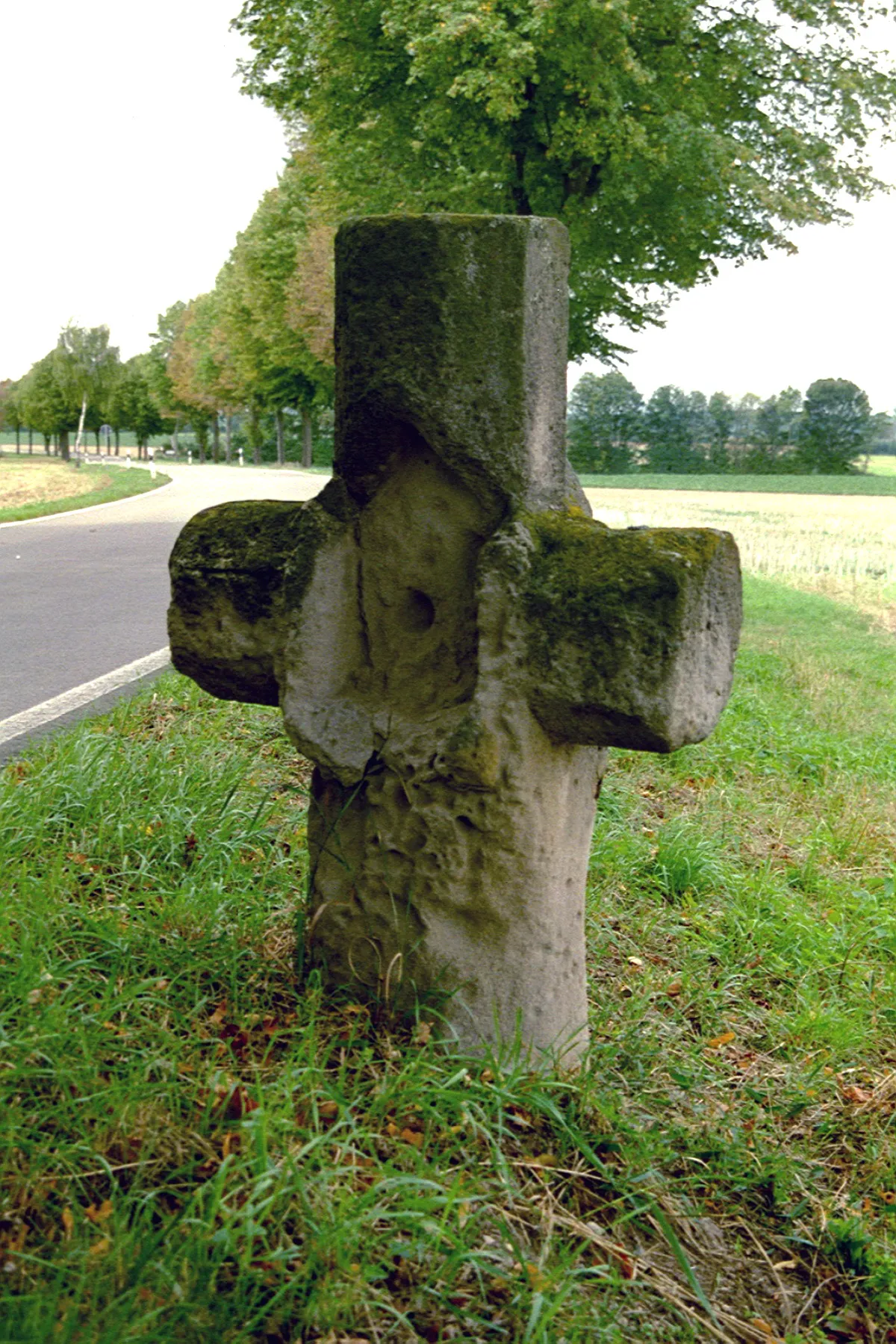 Photo showing: Nacker Kreuz, spätgotisches Wegekreuz westlich von Erbes-Büdesheim