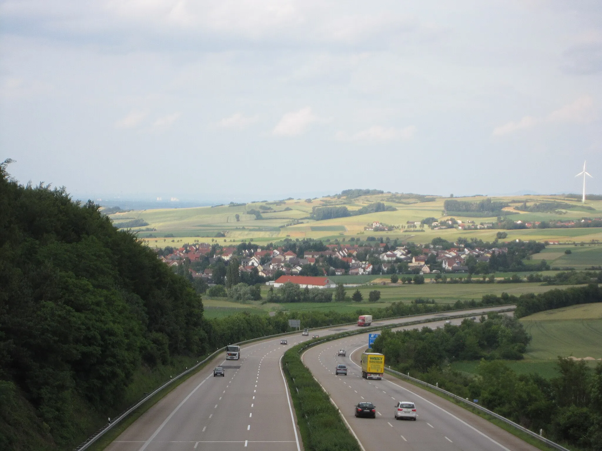 Photo showing: Look at Hettenleidelheim from the western motorway bridge