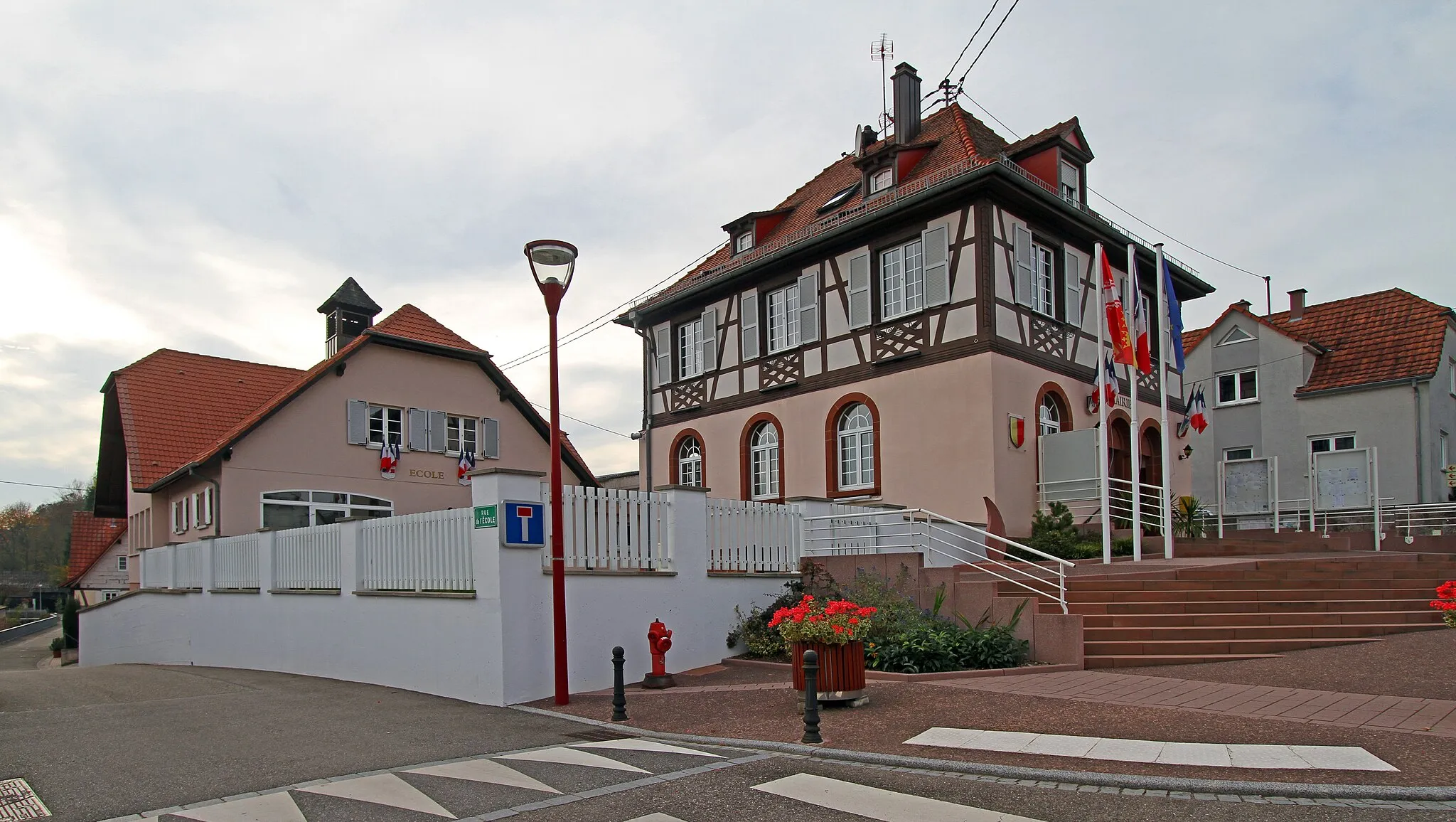 Photo showing: Town hall of Oberhoffen-lès-Wissembourg.