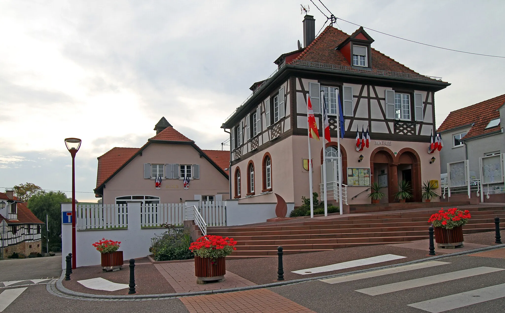 Photo showing: Town hall of Oberhoffen-lès-Wissembourg.