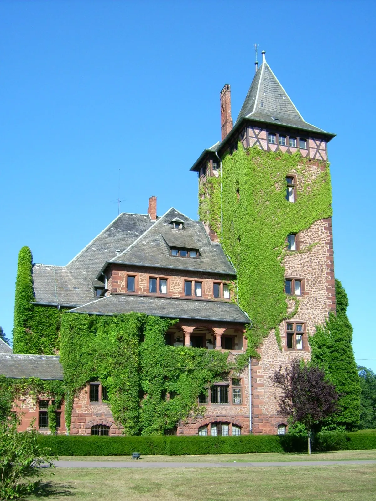 Photo showing: Schloss Saareck, Gästehaus Villeroy & Boch