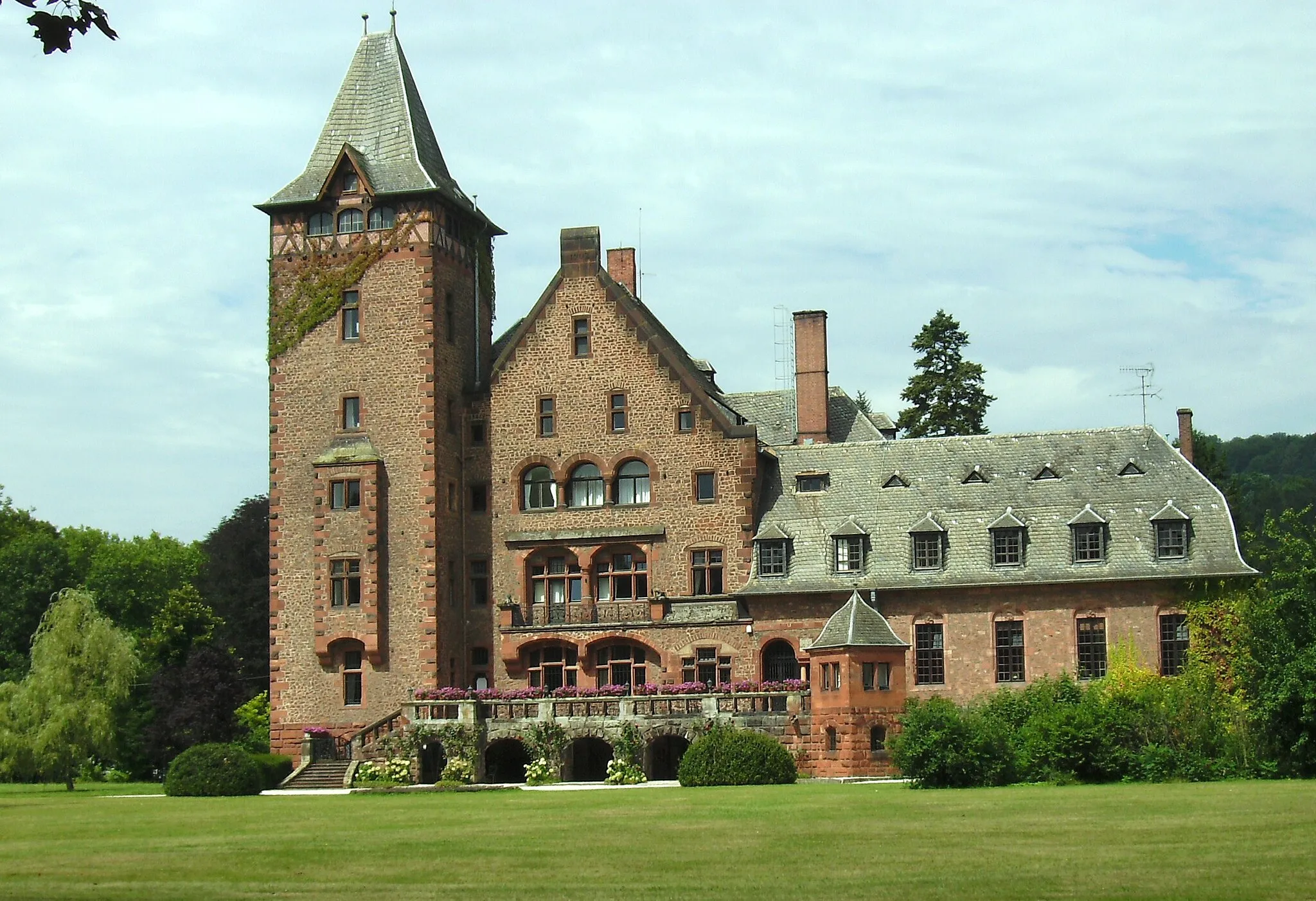 Photo showing: Schloss Saareck, Gästehaus des Unternehmens Villeroy & Boch bei Mettlach, auf "Saarecks Ländchen"