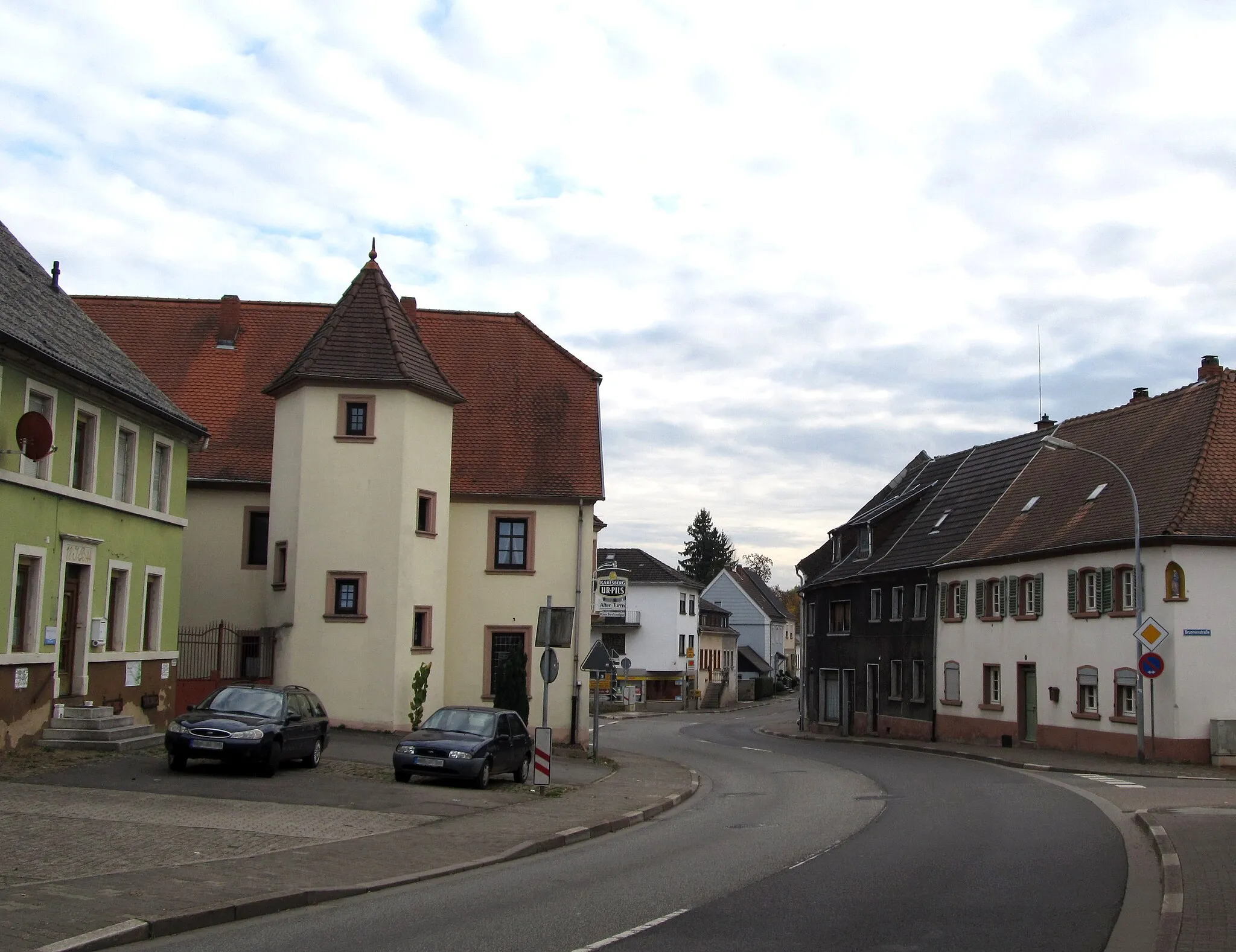 Photo showing: Lautzkirchen Ortsmitte mit "Altem Turm"