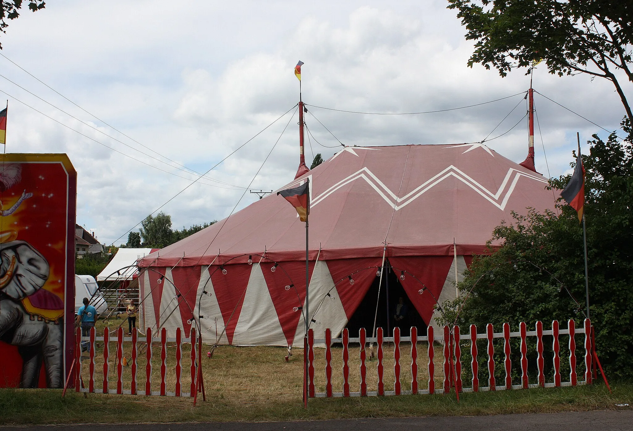 Photo showing: Niedersalbach, circus Aladin, the tent