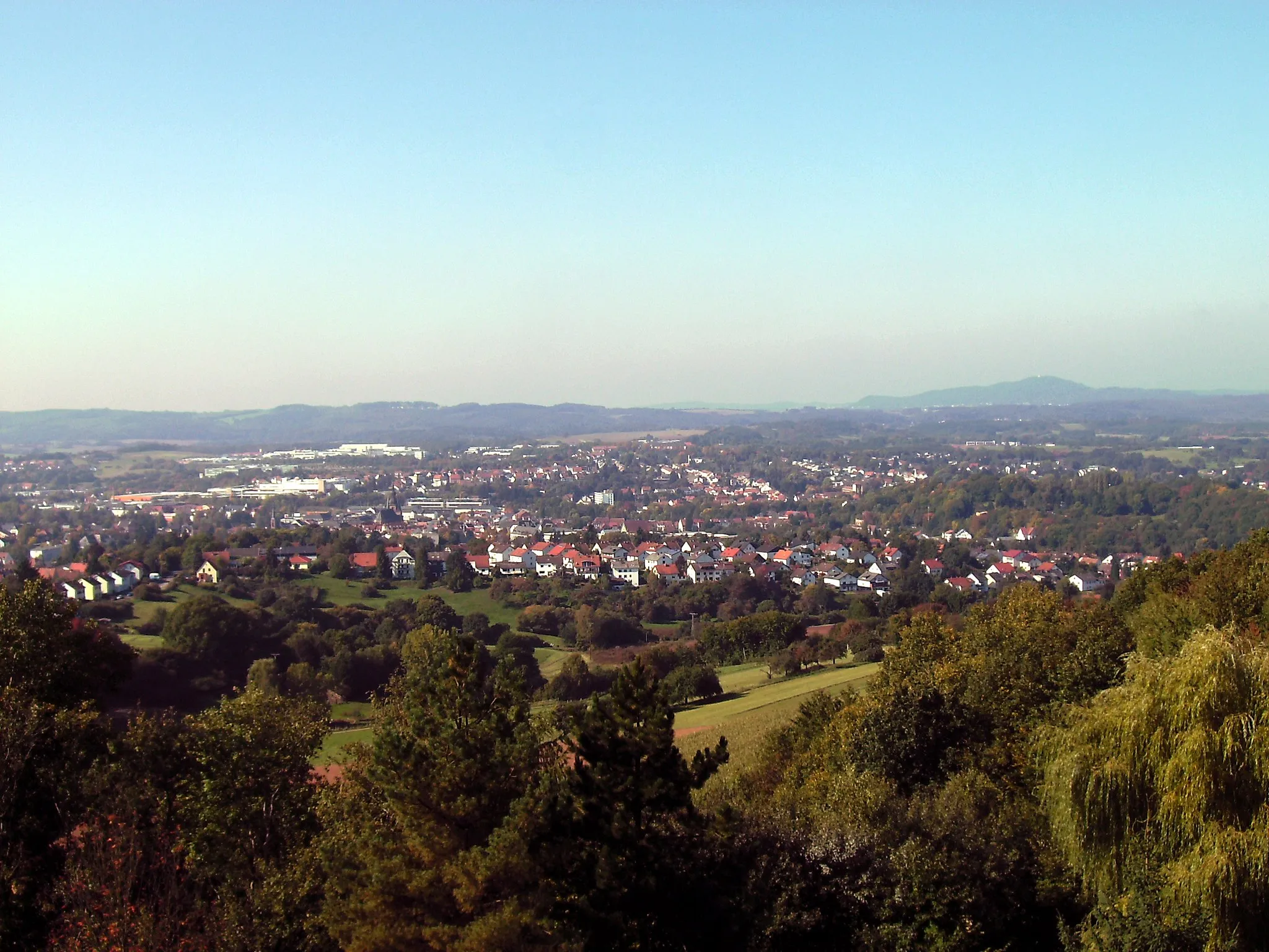 Photo showing: St. Wendel: Gesamtansicht mit Schaumberg im Hintergrund