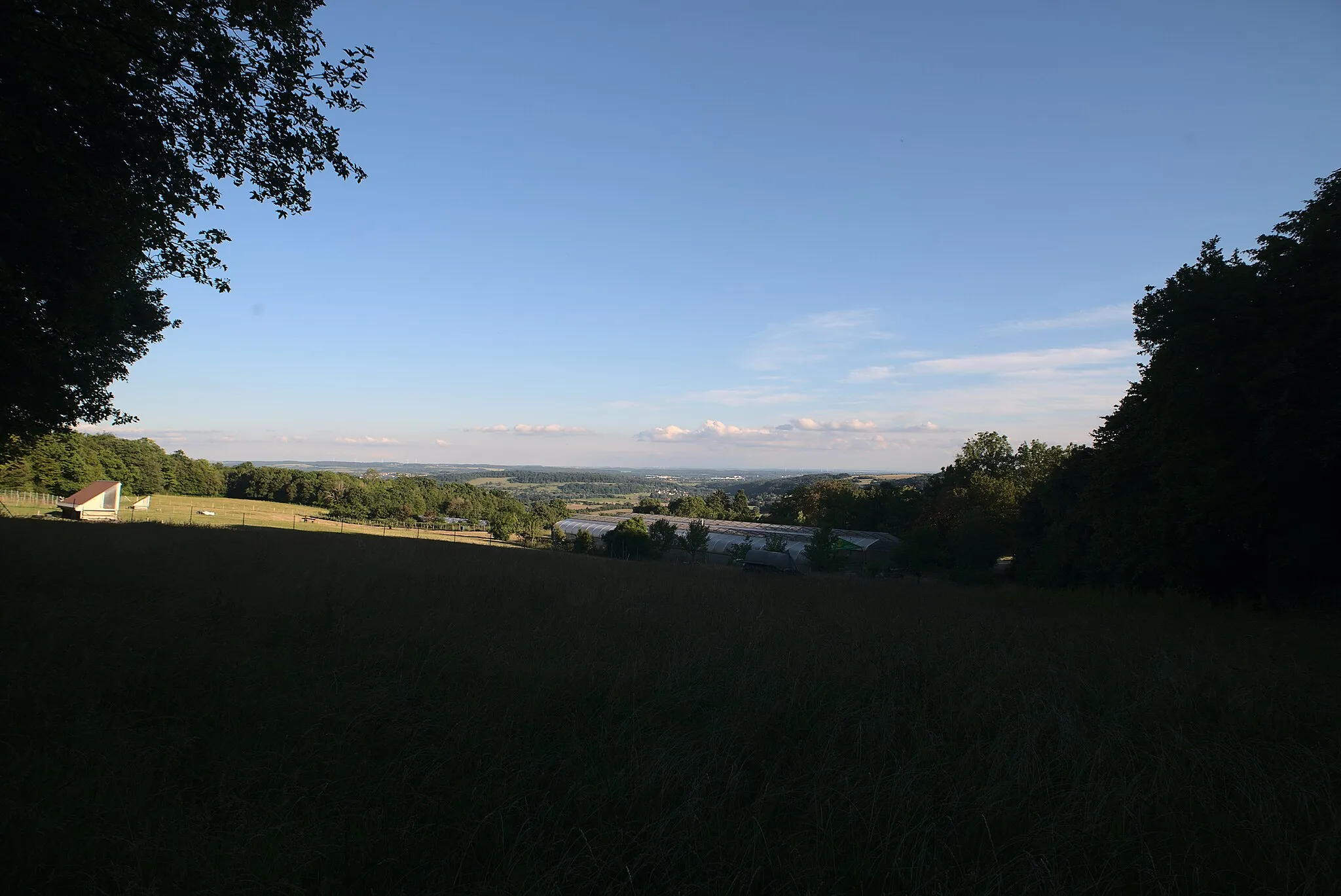 Photo showing: Blick von einer Anhöhe in Bübingen nahe des Wintringer Hofes nach Süden.