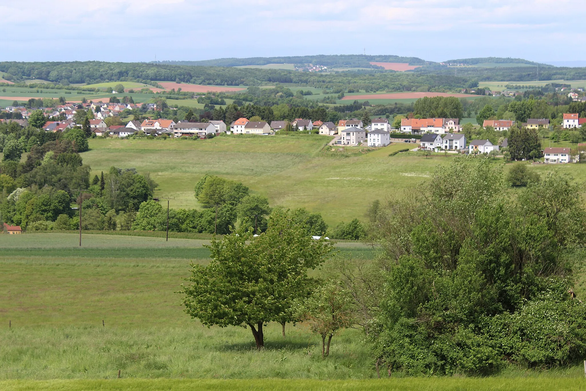 Photo showing: Heusweiler, view from farm Erdbeerland to northwest