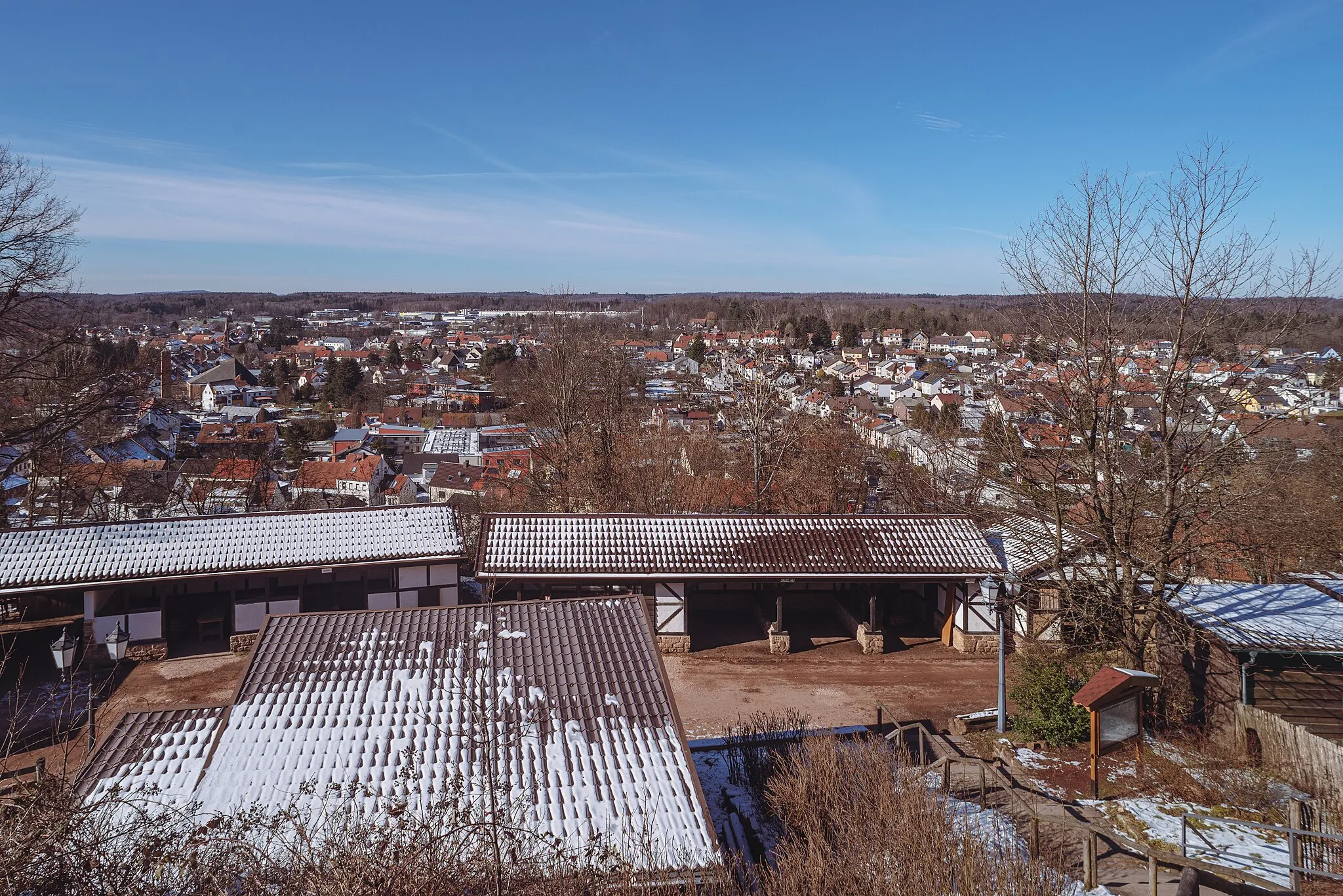 Photo showing: View from the stairs at the castle on Kirkel-Neuhäusel in winter.