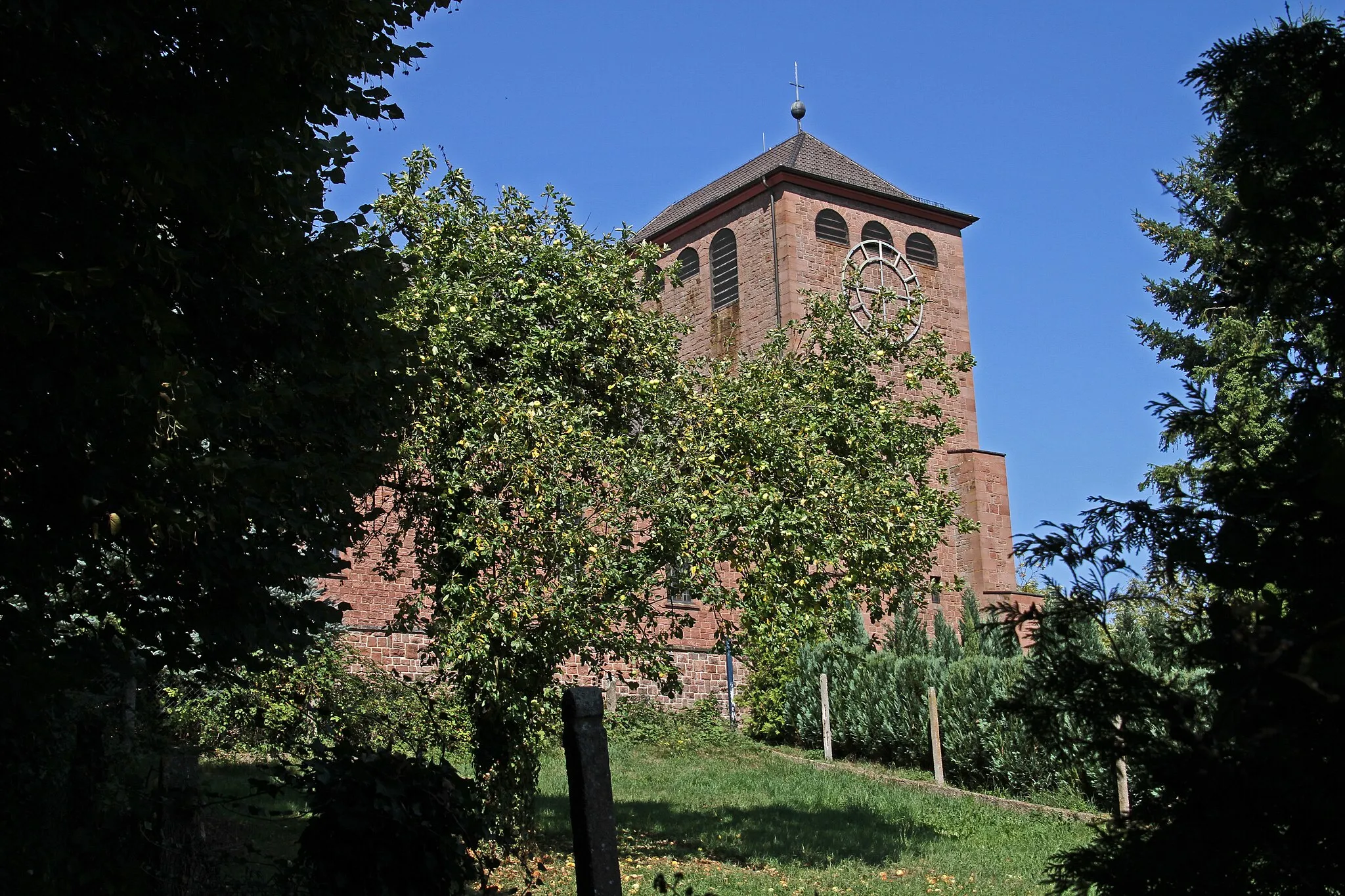 Photo showing: Thaleischweiler, Marienstraße 4; katholische Pfarrkirche St. Margareta; romanisierender Saalbau, 1928–31, Architekt Albert Boßlet, Würzburg.