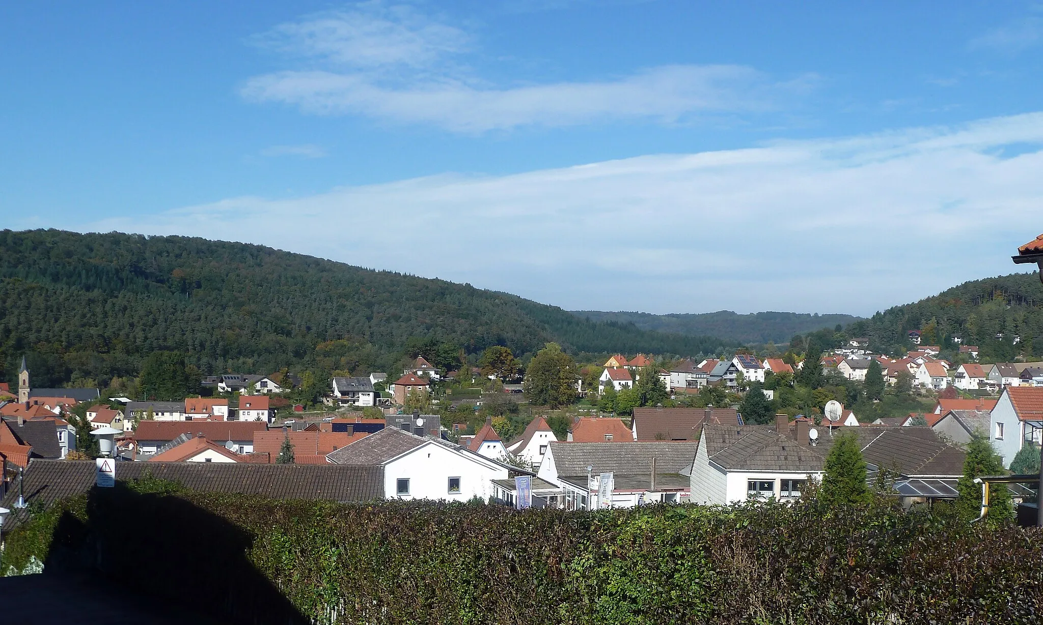 Photo showing: Über den Dächern von Waldfischbach-Burgalben