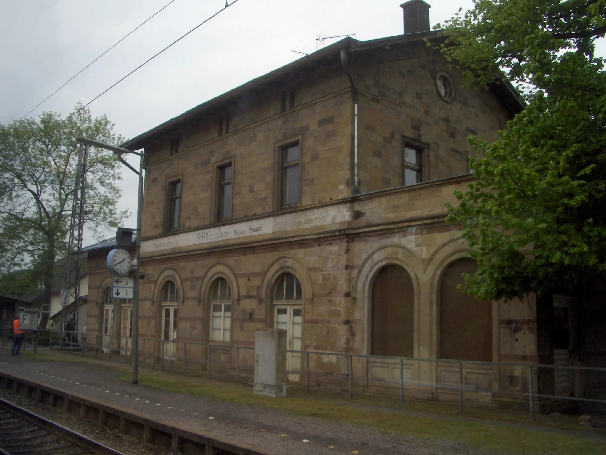 Photo showing: Der Bahnhof Wiltingen (Saar) im Landkreis Trier-Saarburg, Rheinland-Pfalz.