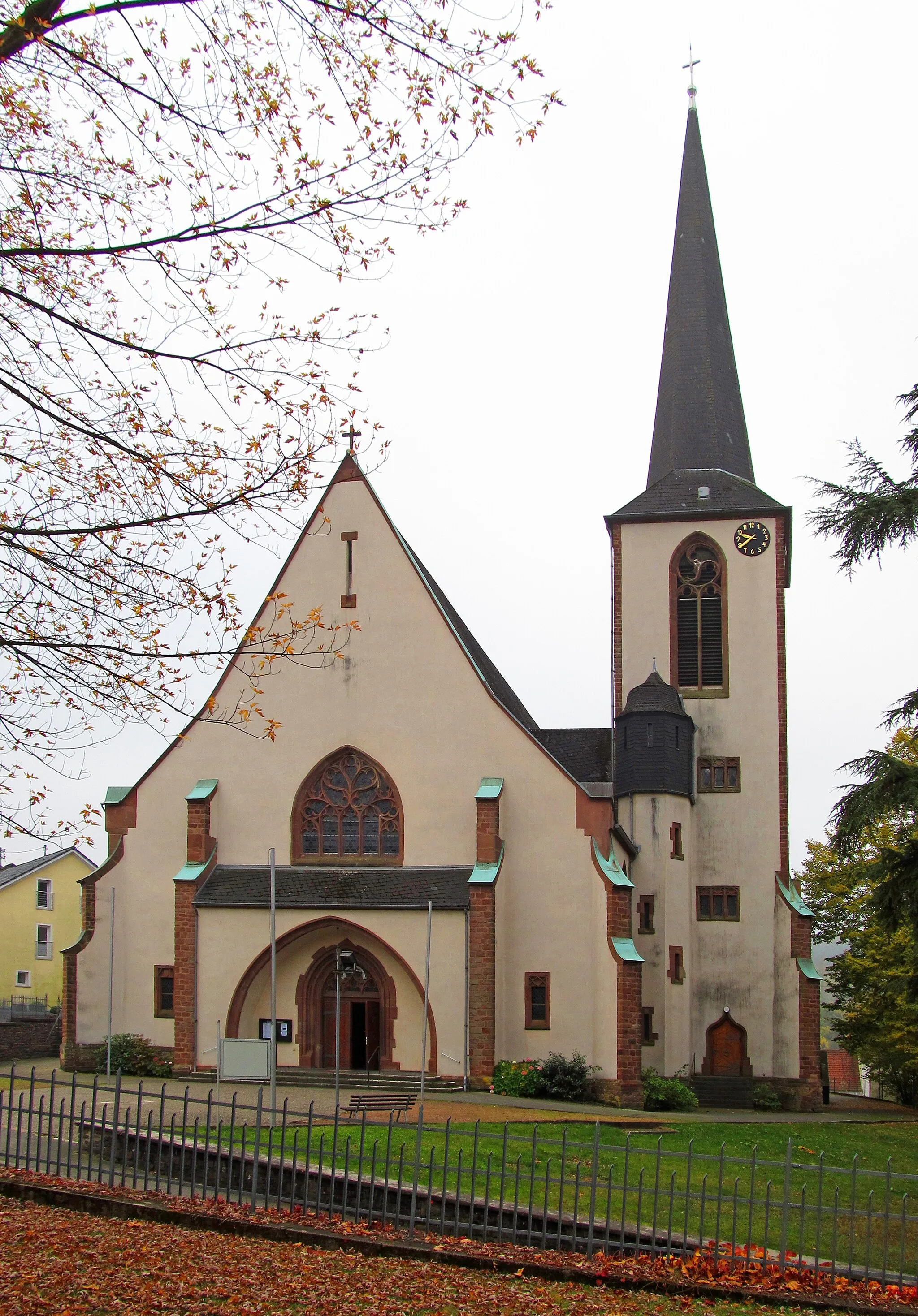 Photo showing: Die katholische Pfarrkirche St. Willibrord in Limbach, einem Ortsteil der Gemeinde Schmelz, Landkreis Saarlouis, Saarland