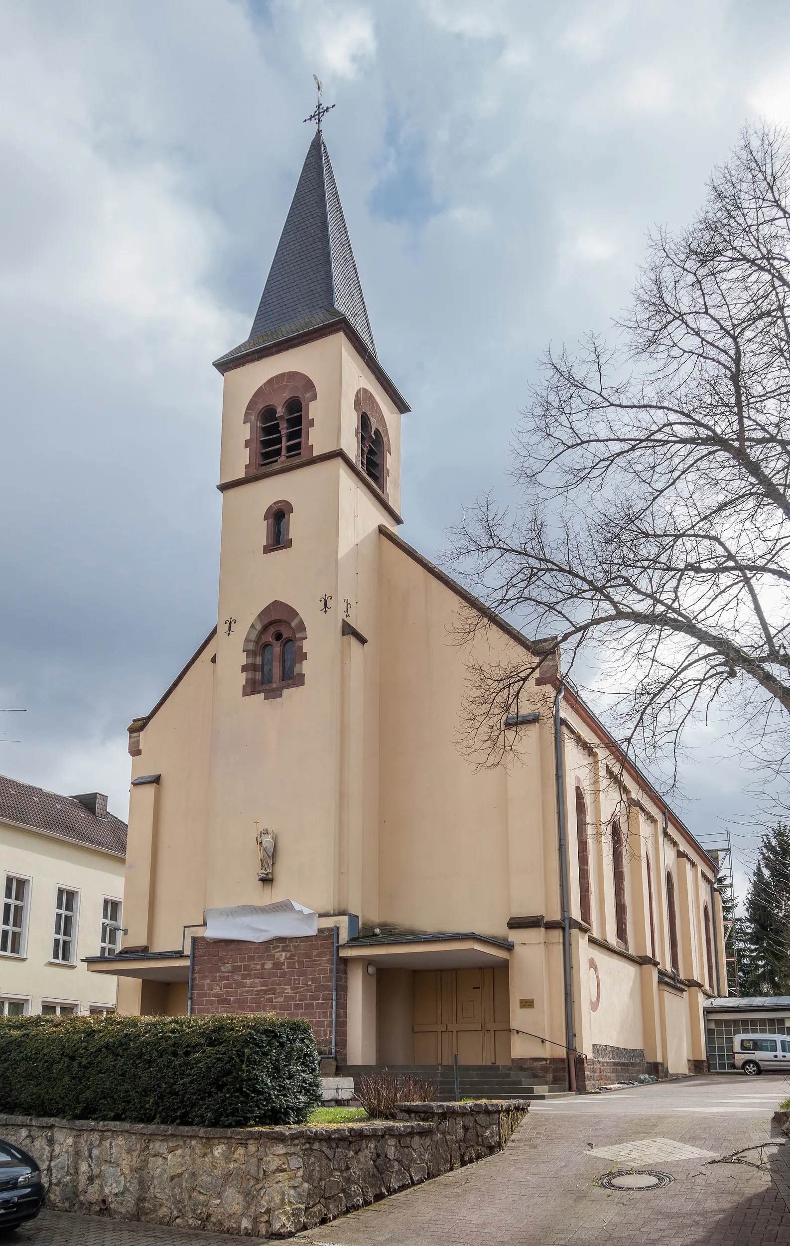 Photo showing: Die katholische Kirche St. Michael in Gersweiler, Saarbrücken.