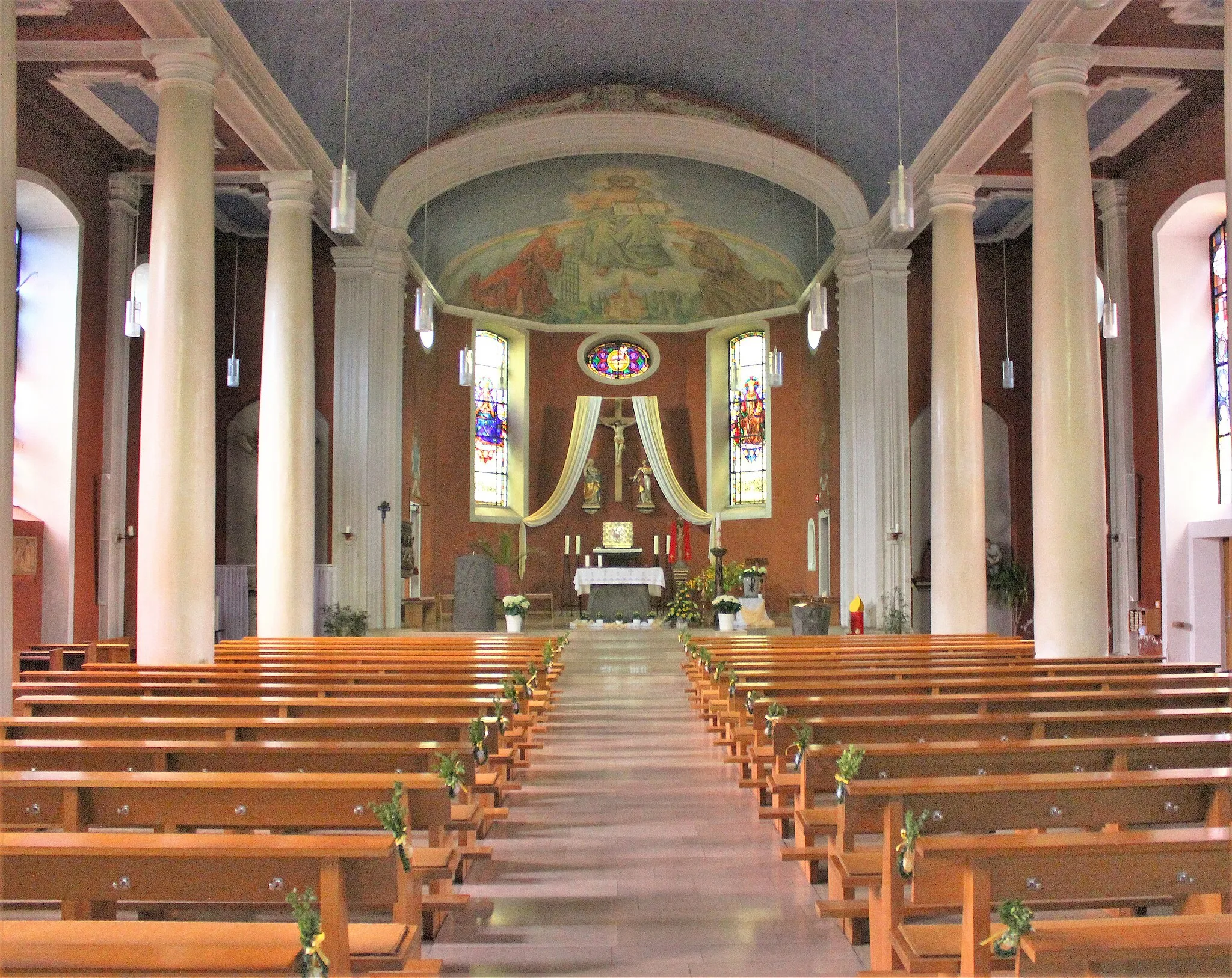 Photo showing: Blick ins Innere der katholischen Pfarrkirche St. Laurentius in Welschbach, einem Ortsteil der Gemeinde Illingen, Landkreis Neunkirchen, Saarland