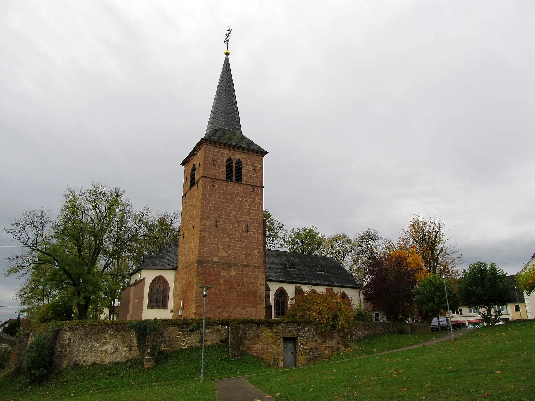 Photo showing: Die evangelische Martinskirche in Köllerbach, einem Stadtteil von Püttlingen, Saarland