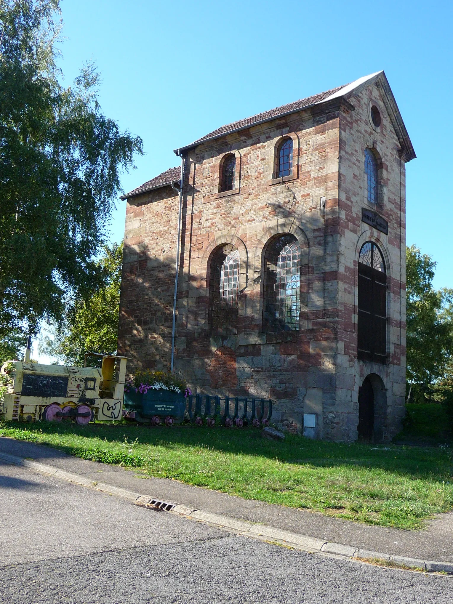 Photo showing: This building is indexed in the base Mérimée, a database of architectural heritage maintained by the French Ministry of Culture, under the reference PA00107076 .