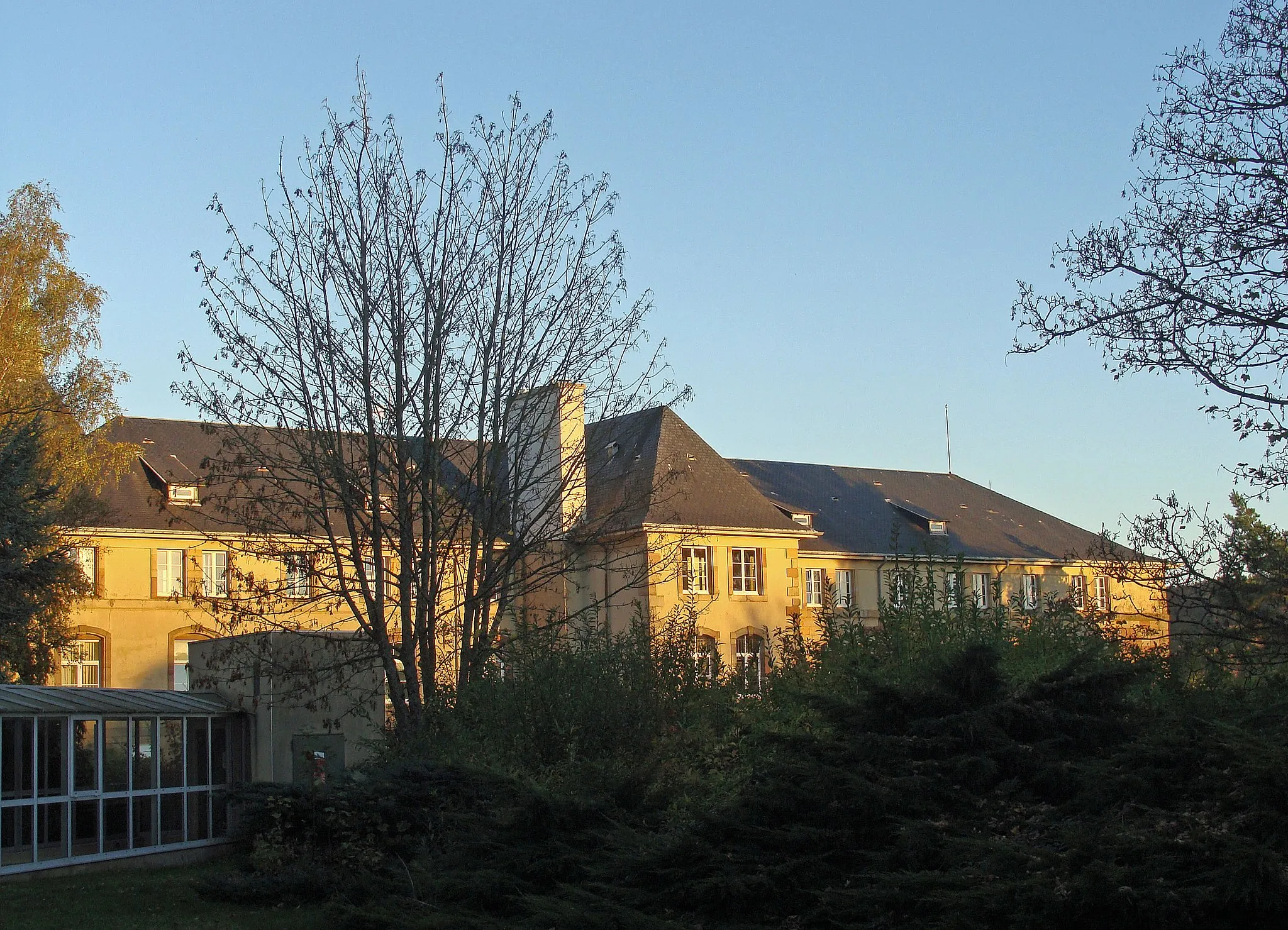 Photo showing: Abbaye Saint-Martin des Glandières de Longeville-lès-Saint-Avold,  vue arrière.