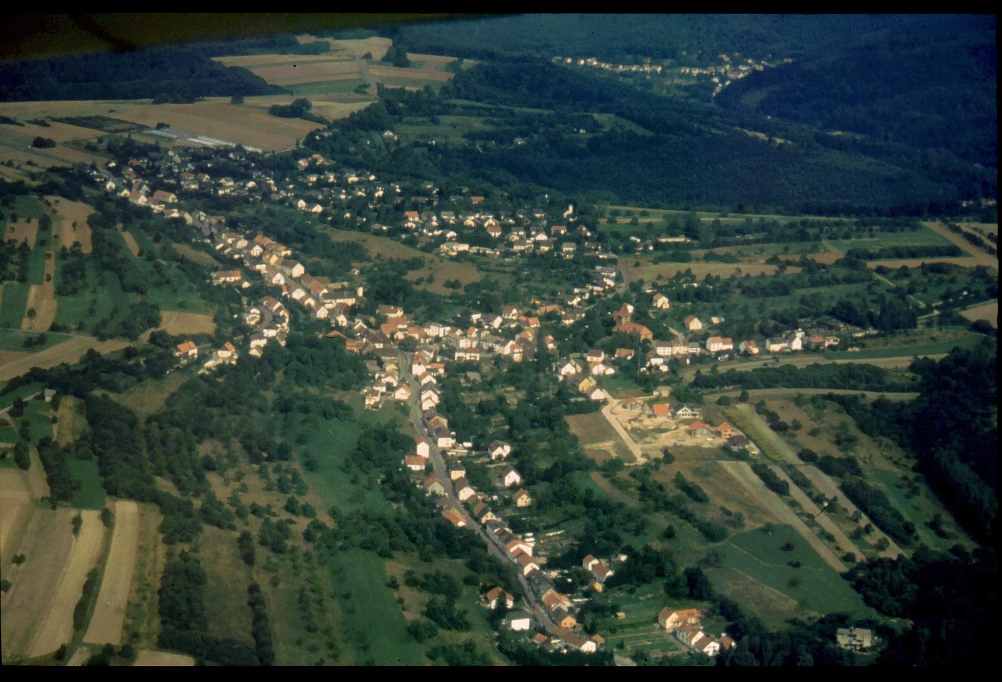 Photo showing: Aerial view of Heckendalheim, taken during the approach to landing at Saarbrücken airport