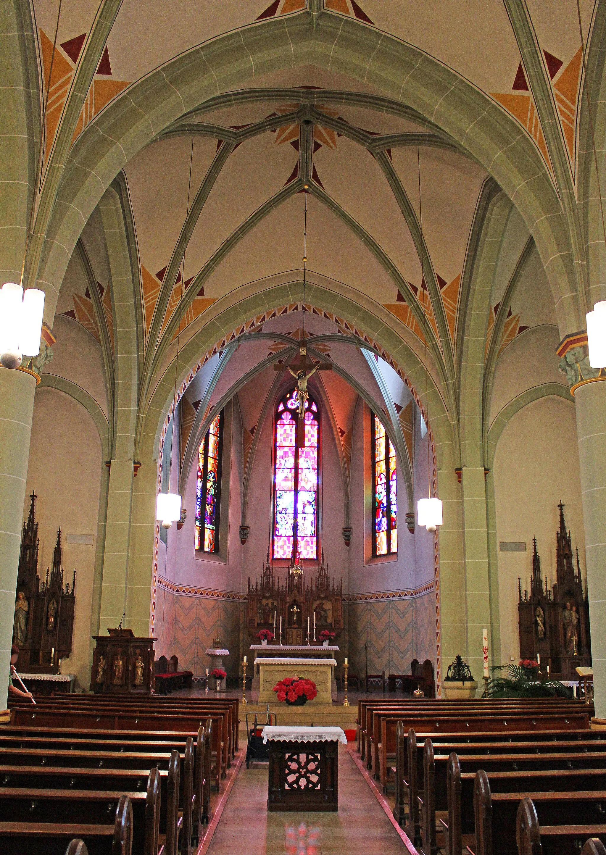 Photo showing: Blick ins Innere der katholischen Pfarrkirche St. Josef in Elm-Derlen, einem Ortsteil der Gemeinde Schwalbach, Landkreis Saarlouis, Saarland