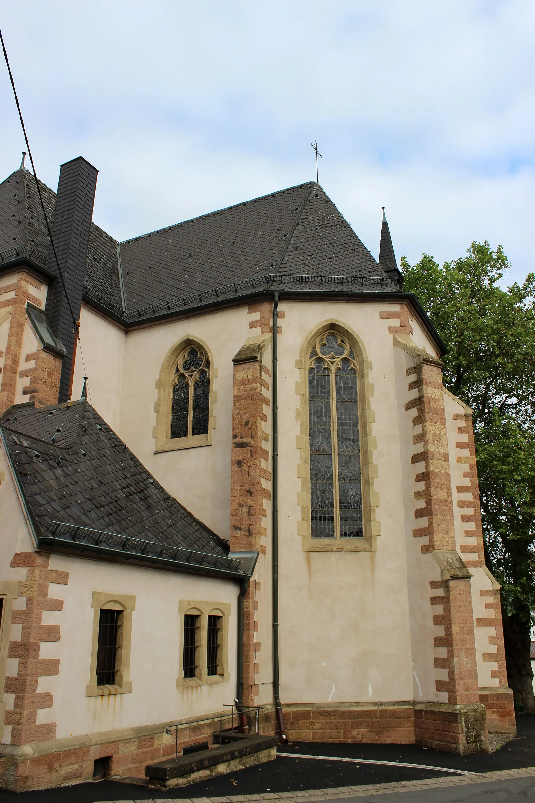 Photo showing: Die katholische Pfarrkirche St. Josef in Elm-Derlen, einem Ortsteil der Gemeinde Schwalbach, Landkreis Saarlouis, Saarland