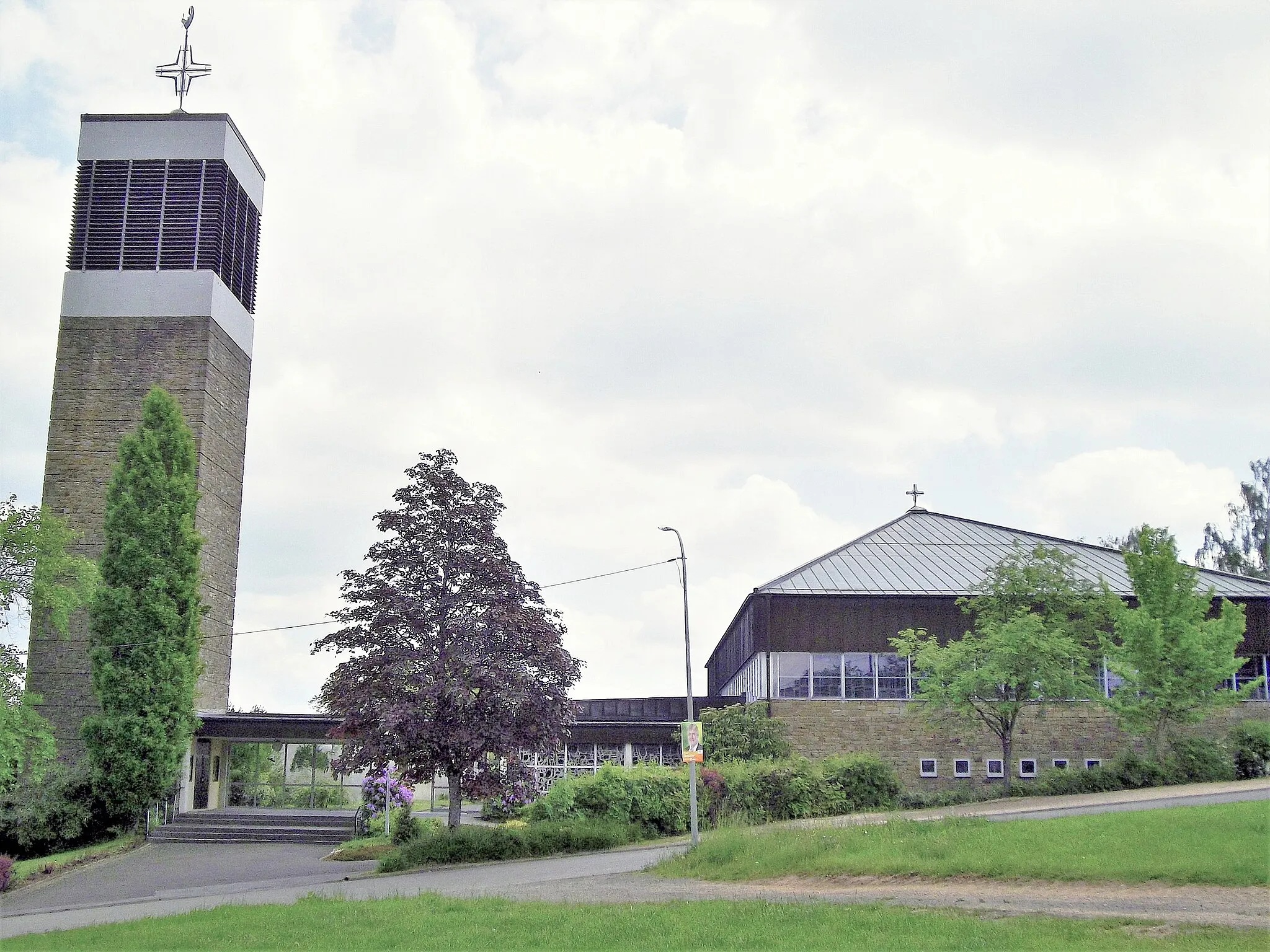 Photo showing: Exterior of the roman catholic church in Gronig, Saarland, Germany