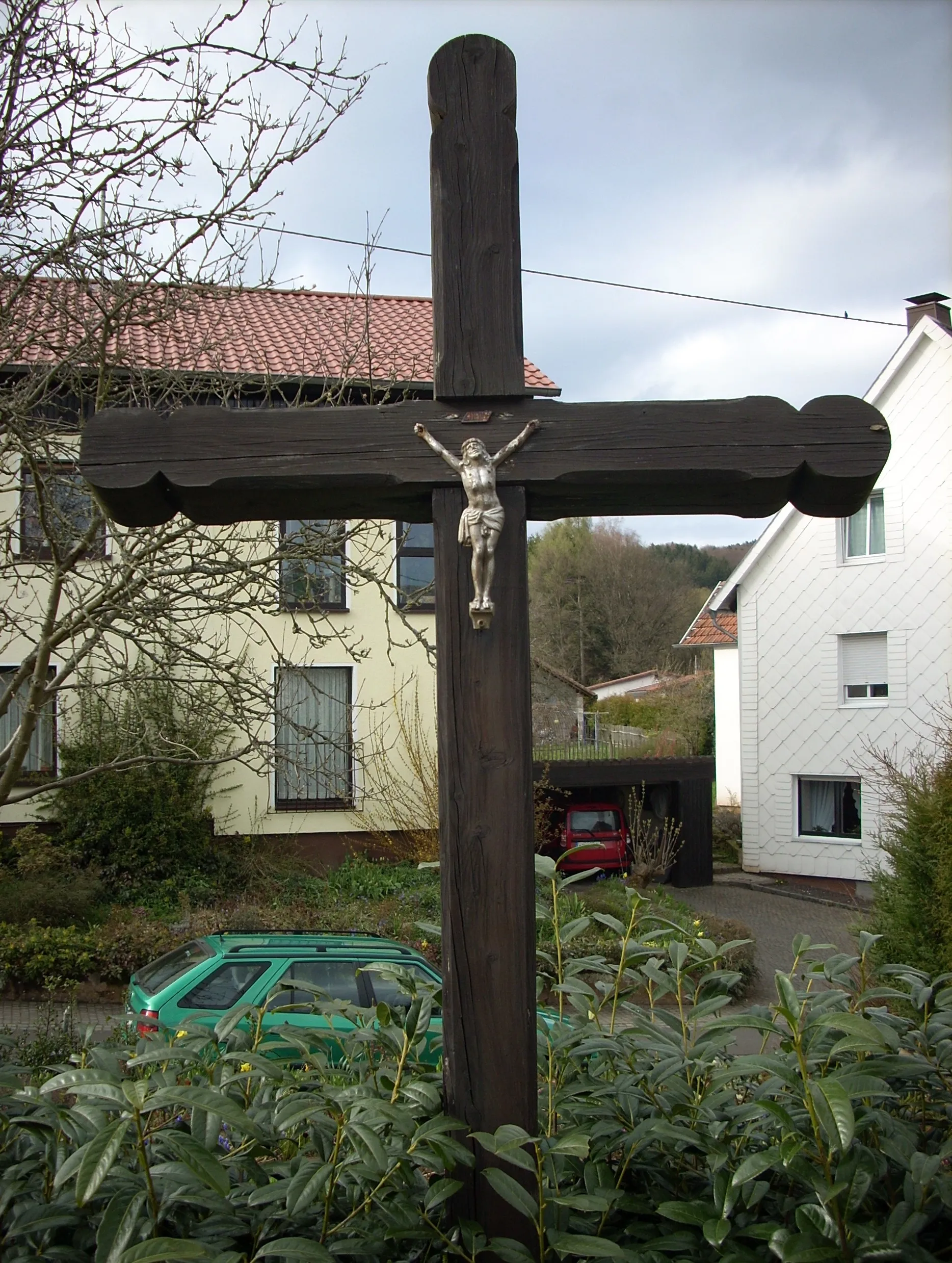 Photo showing: hölzernes Flurkreuz in Gronig, Humweiler Straße 43