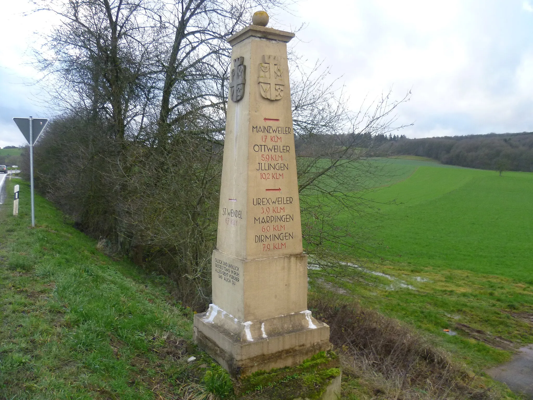 Photo showing: Restaurierter Kilometerstein zwischen Remmesweiler und Welschbach