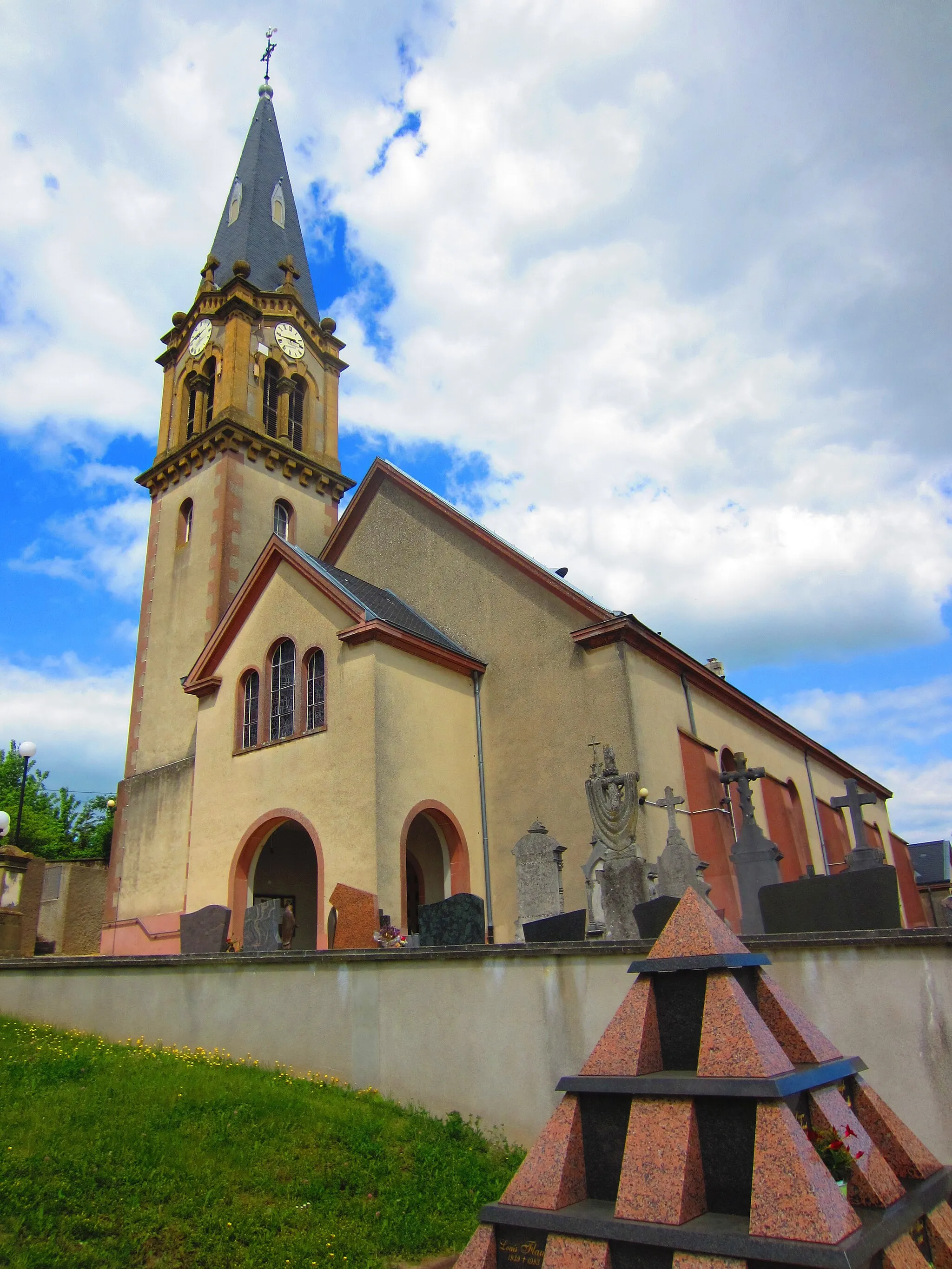 Photo showing: Freistroff church