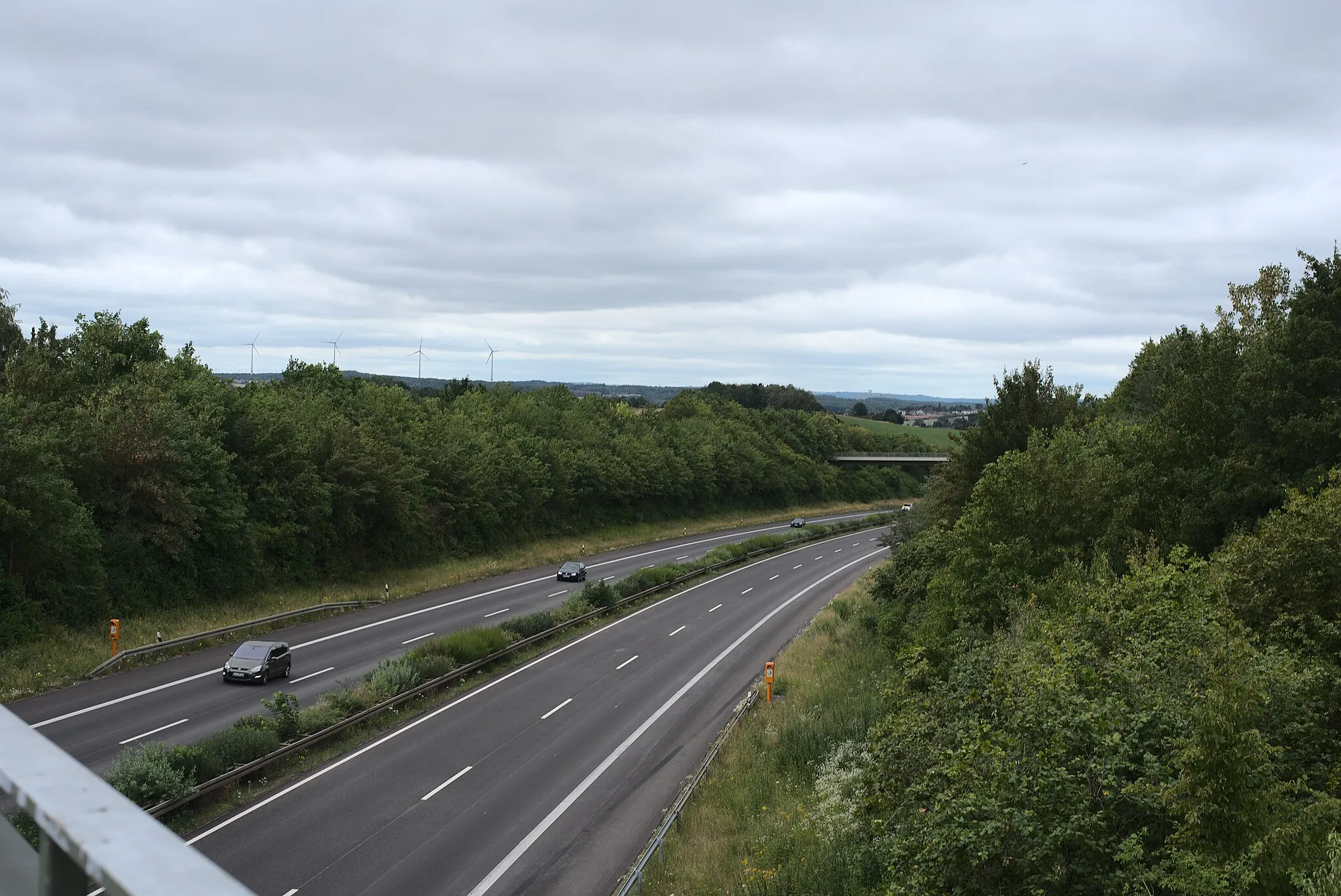 Photo showing: Blick von der Landstraße L 141 in Heusweiler auf die Bundesautobahn 8.
