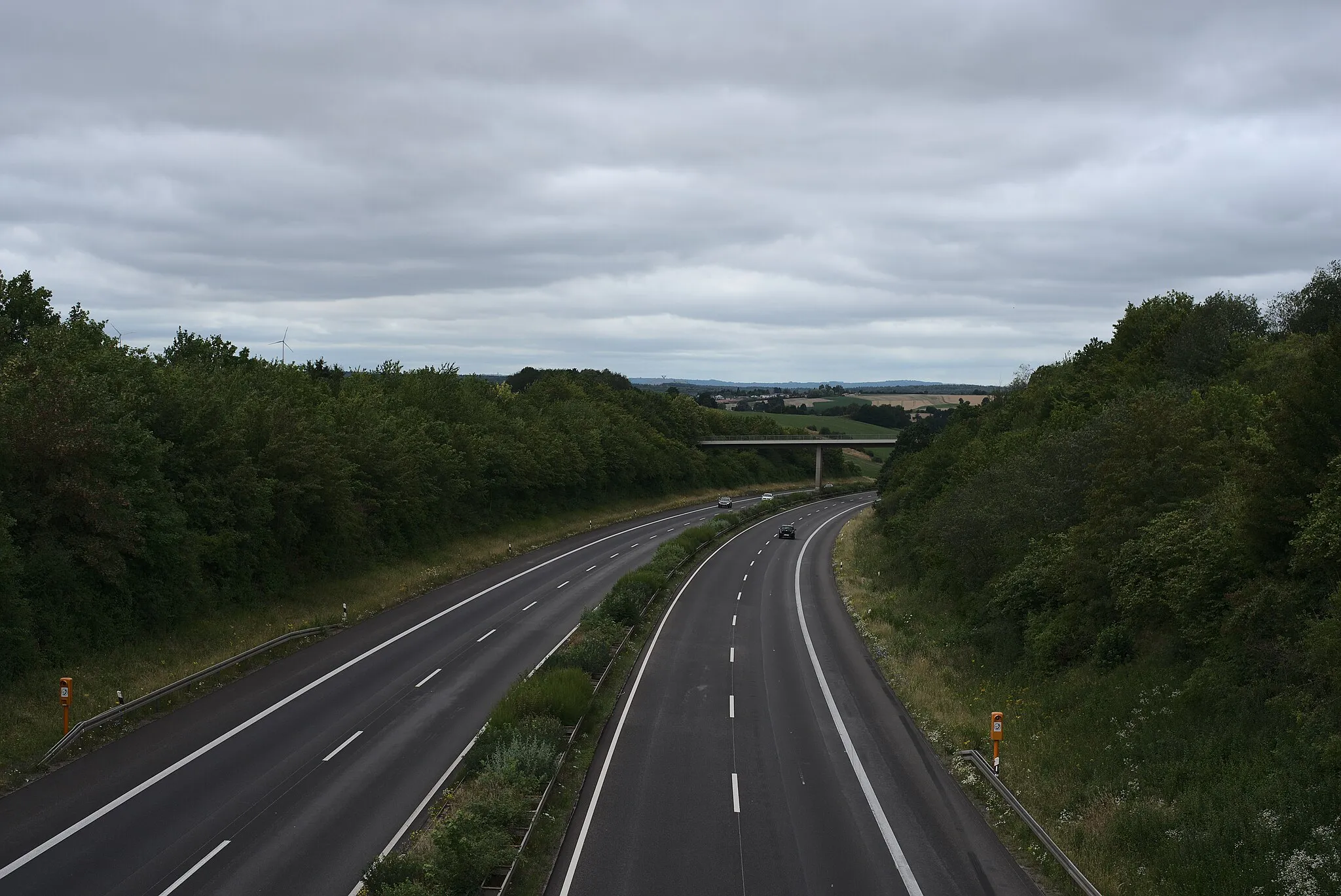 Photo showing: Blick von der Landstraße L 141 in Heusweiler auf die Bundesautobahn 8.