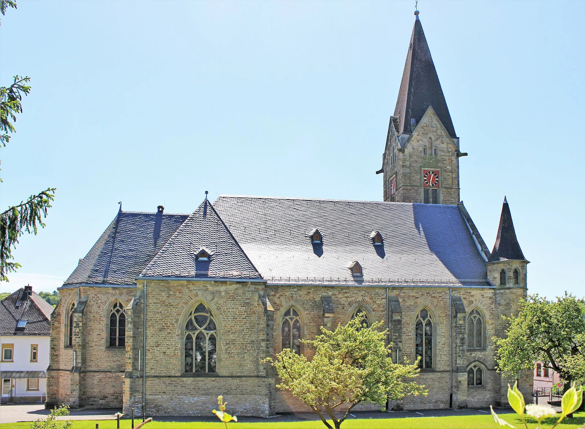 Photo showing: Die katholische Pfarrkirche St. Mauritius in Sotzweiler, einem Ortsteil der Gemeinde Tholey, Landkreis St. Wendel, Saarland