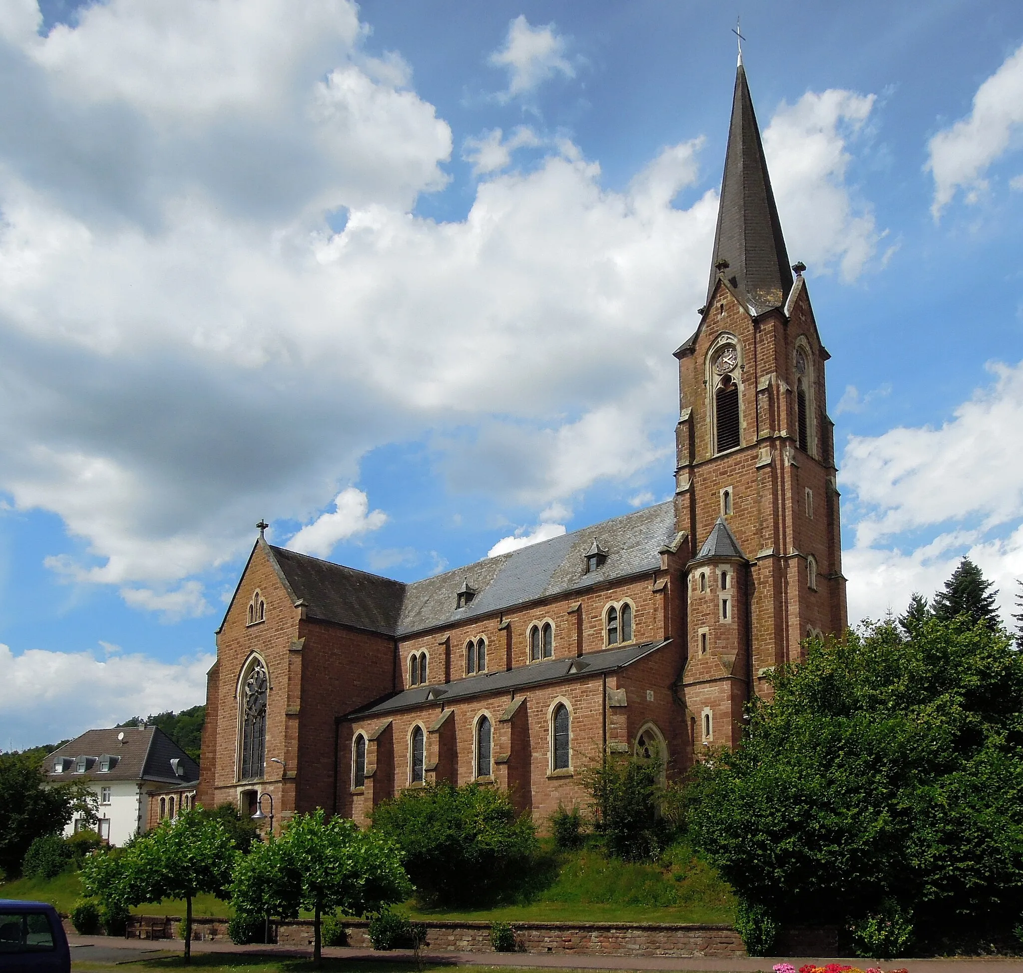 Photo showing: Reimsbacher Straße, kath. Pfarrkirche St. Andreas und Mariae Himmelfahrt, 1898–1901 von Wilhelm Hector (Einzeldenkmal)