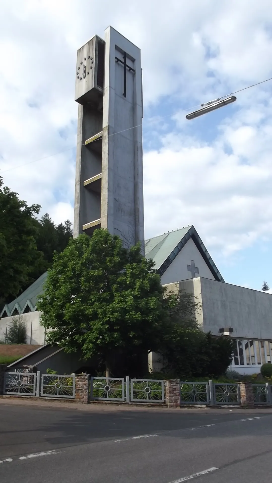 Photo showing: Exterior of the roman catholic church in Waldhölzbach, Saarland, Germany