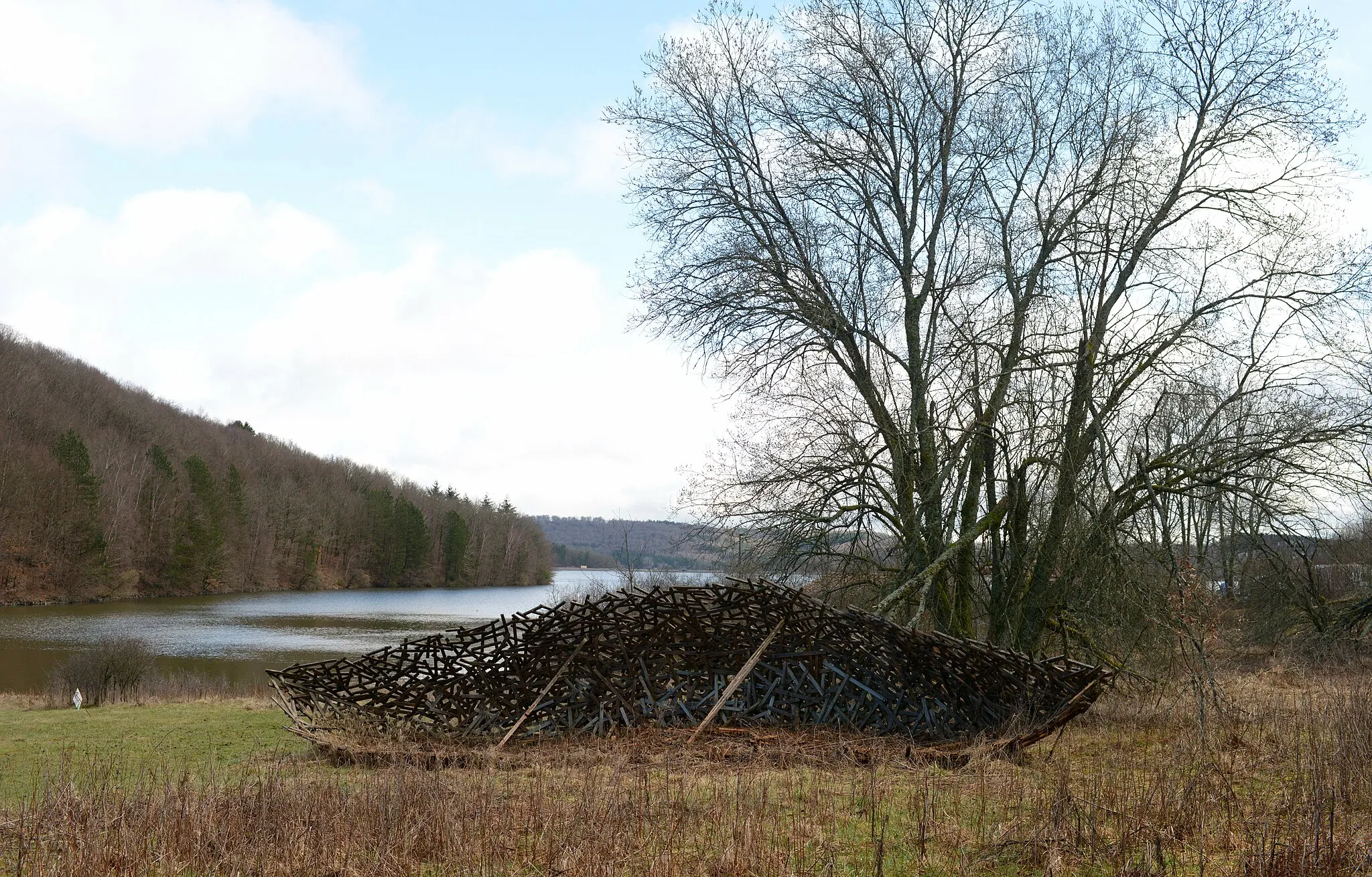 Photo showing: Die Skulptur "Das Boot" von Martin Steinert von 2018 am Bostalsee in Bosen, Gemeinde Nohfelden, Saarland/ Deutschland (2021).