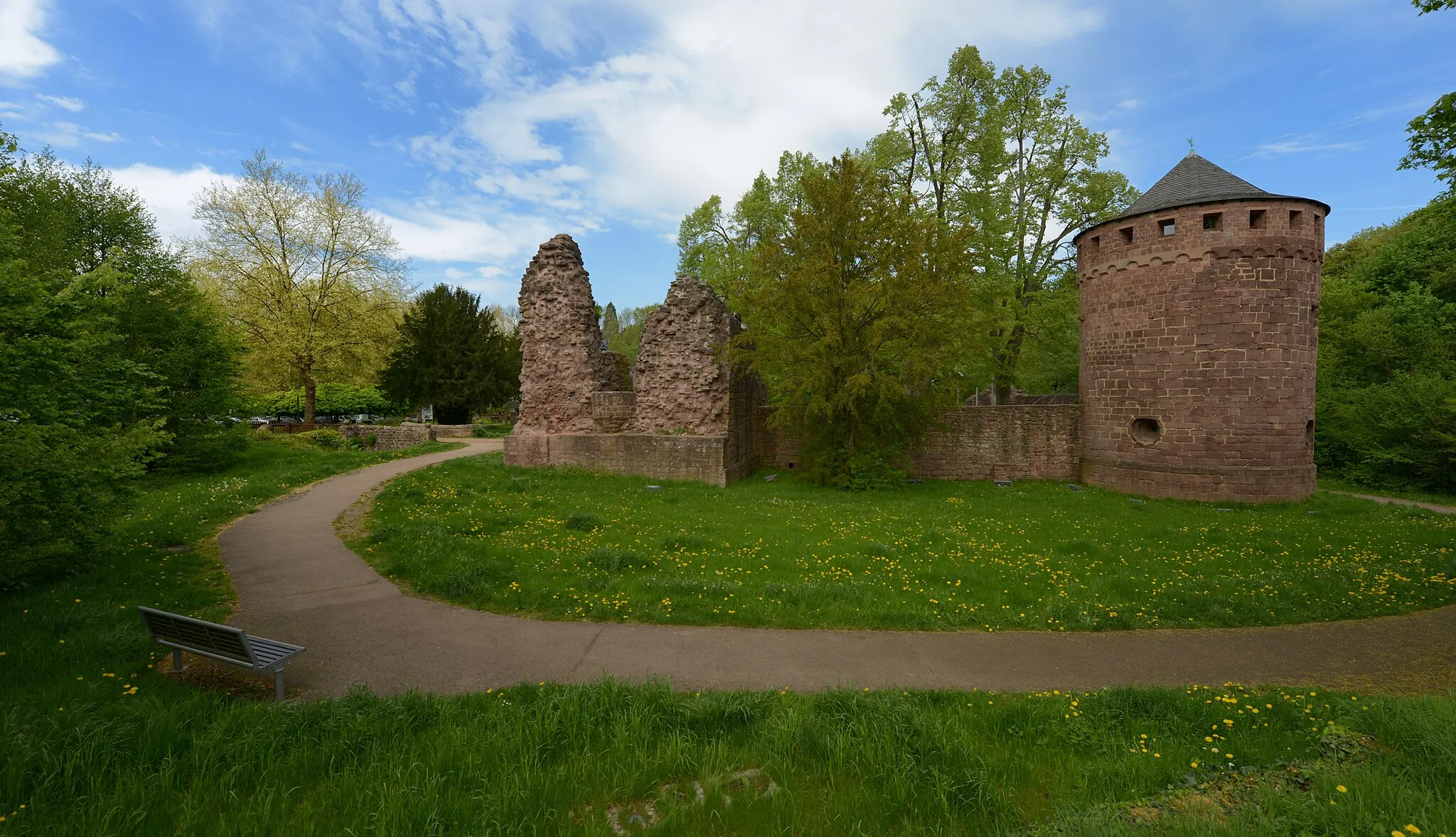 Photo showing: Burg Kerpen in Illingen, Saarland/ Deutschland (2018).
