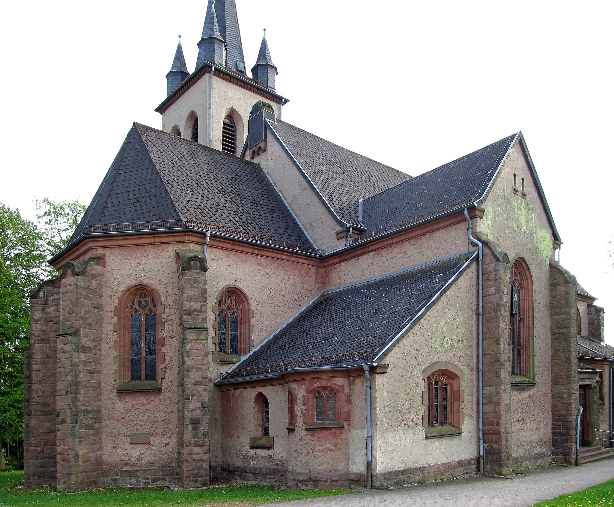 Photo showing: Die katholische Pfarrkirche St. Barbara in Stennweiler, einem Ortsteil der Gemeinde Schiffweiler, Landkreis Neunkirchen, Saarland